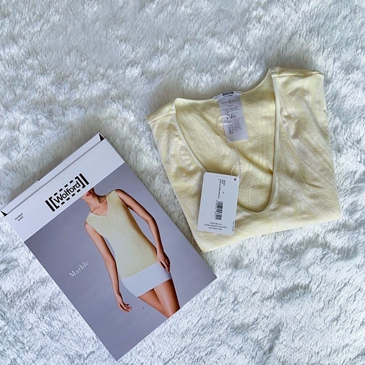 210 | Wolford | Marble Top Primrose S yellow tank v-neck stretch sleeveless