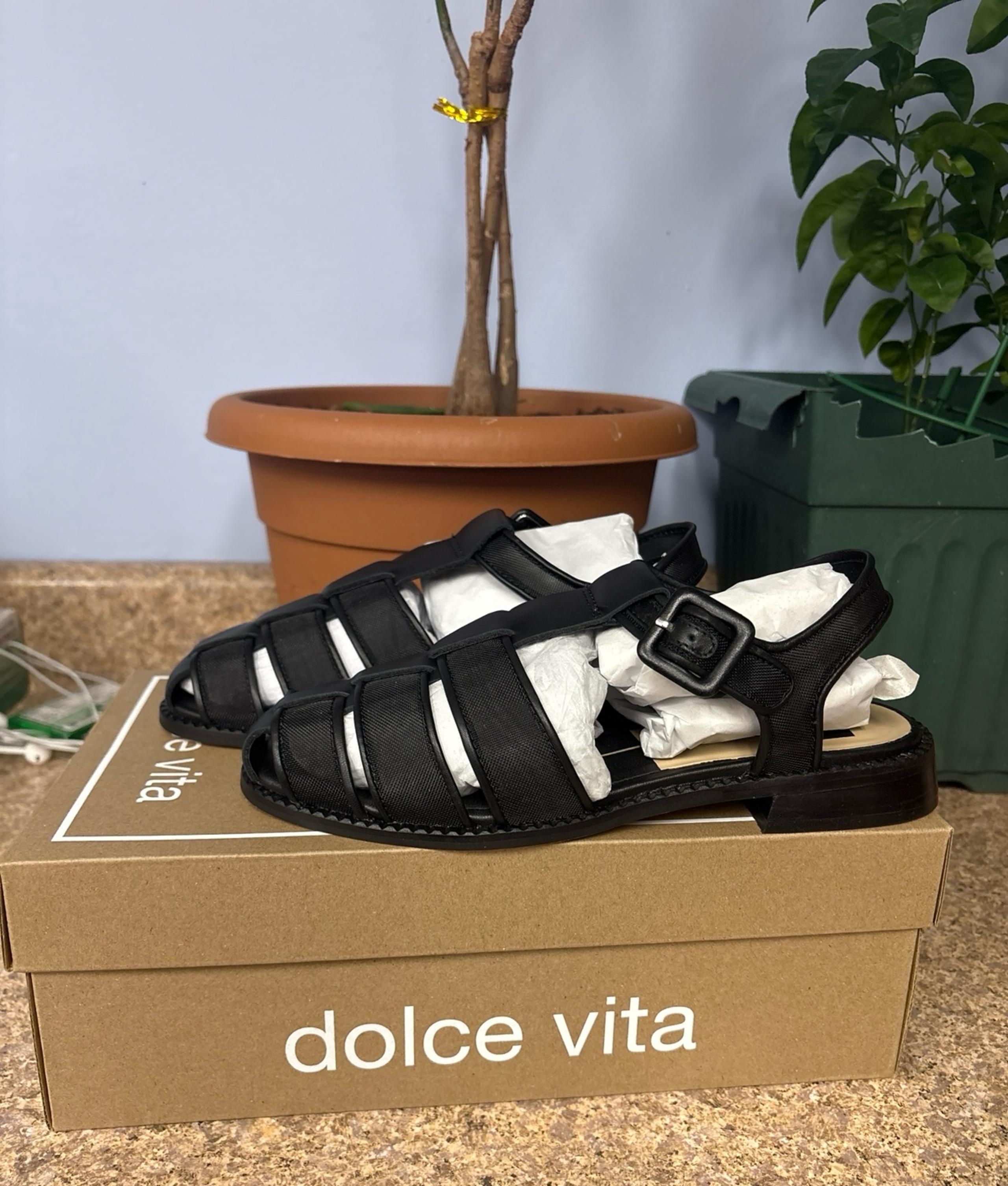 Holis Mesh Fisherman Sandal (Women)
Dolce Vita Women size 6.5