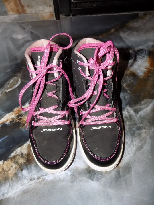 2012 Nike Black/Pink Jordan 371390-029 Size 2Y Girl's