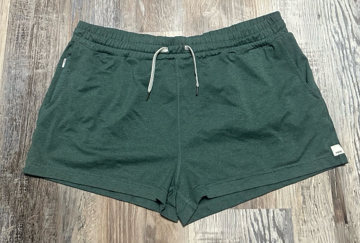 Vuori Women’s XL Performance Shorts VW339 Sage Green Excellent Used Condition!