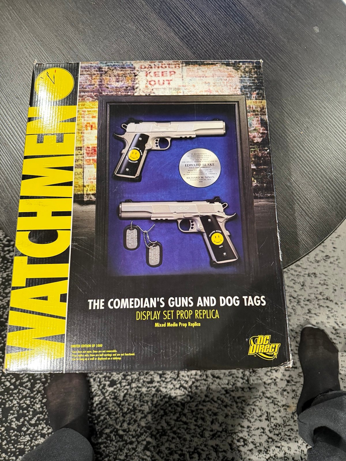 Watchmen - The Comedian's Guns And Dog Tags #577 of 1000 -DC Direct Prop Replica