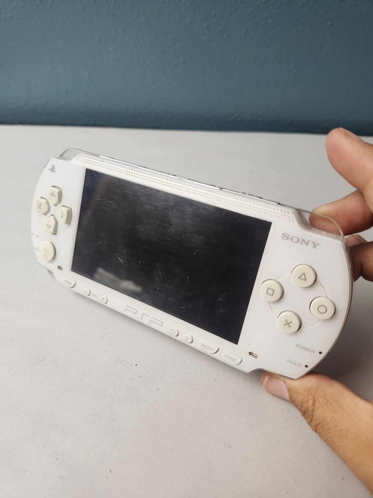 Sony PSP 1000 - White new battery, Works Great No Charger Included Nice Unit