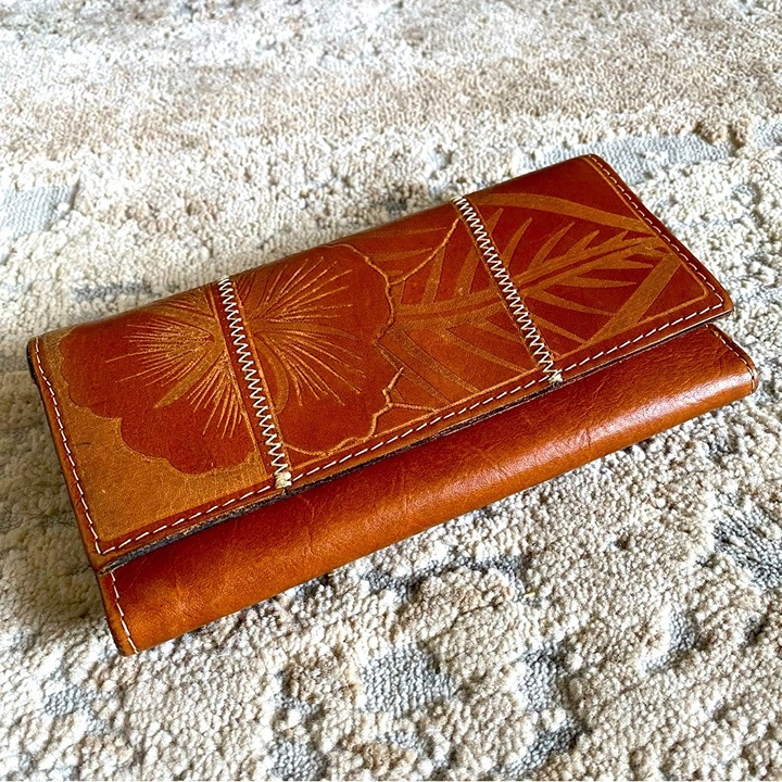 Patricia Nash Leather Wallet Tooled Leather Flower Leaf Cognac Brown Tan Purse