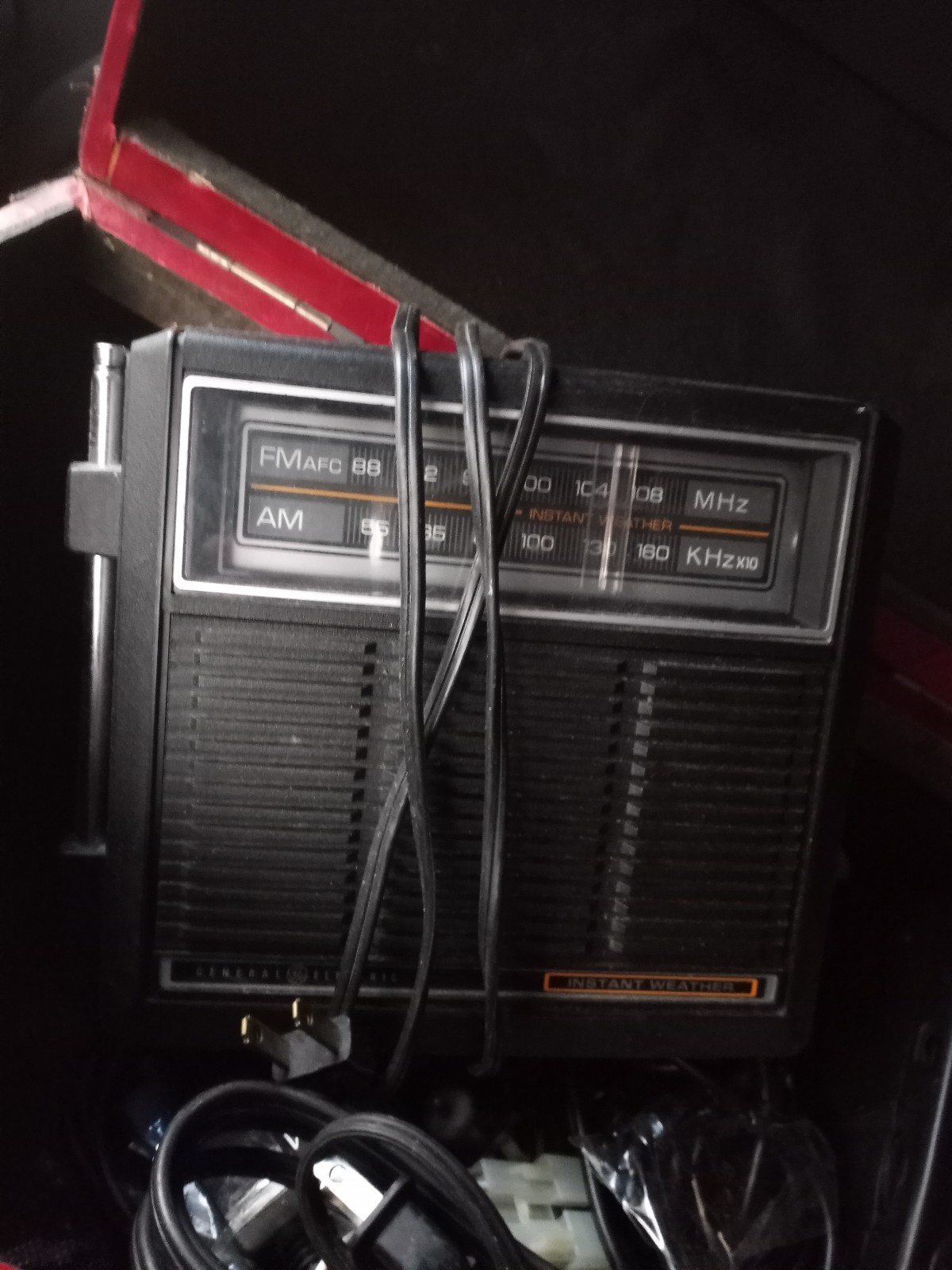 Vintage General Electric GE 7-2841A AM/FM Weather Multiband Portable Radio