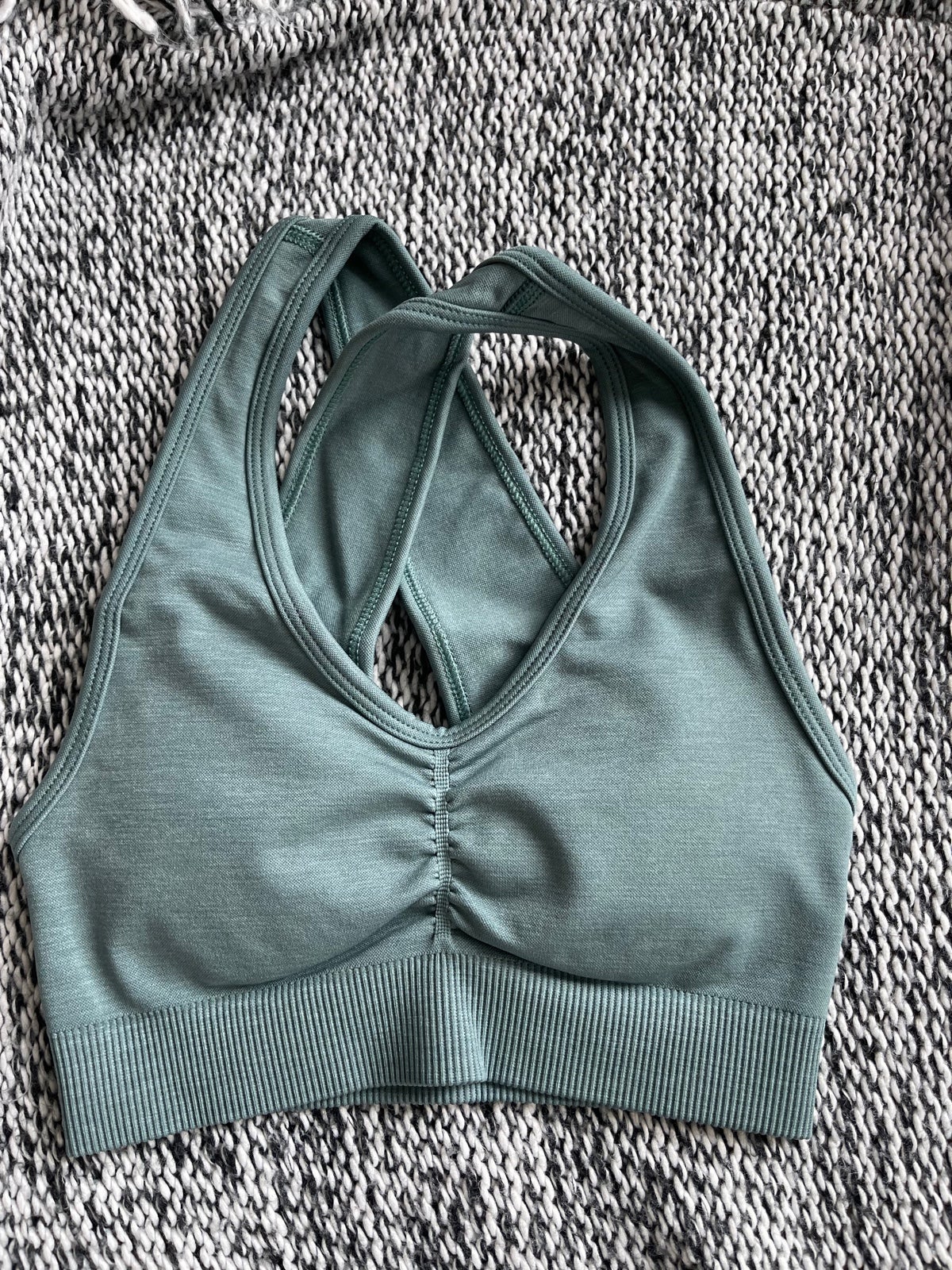 Alphalete amplify Sports Bra