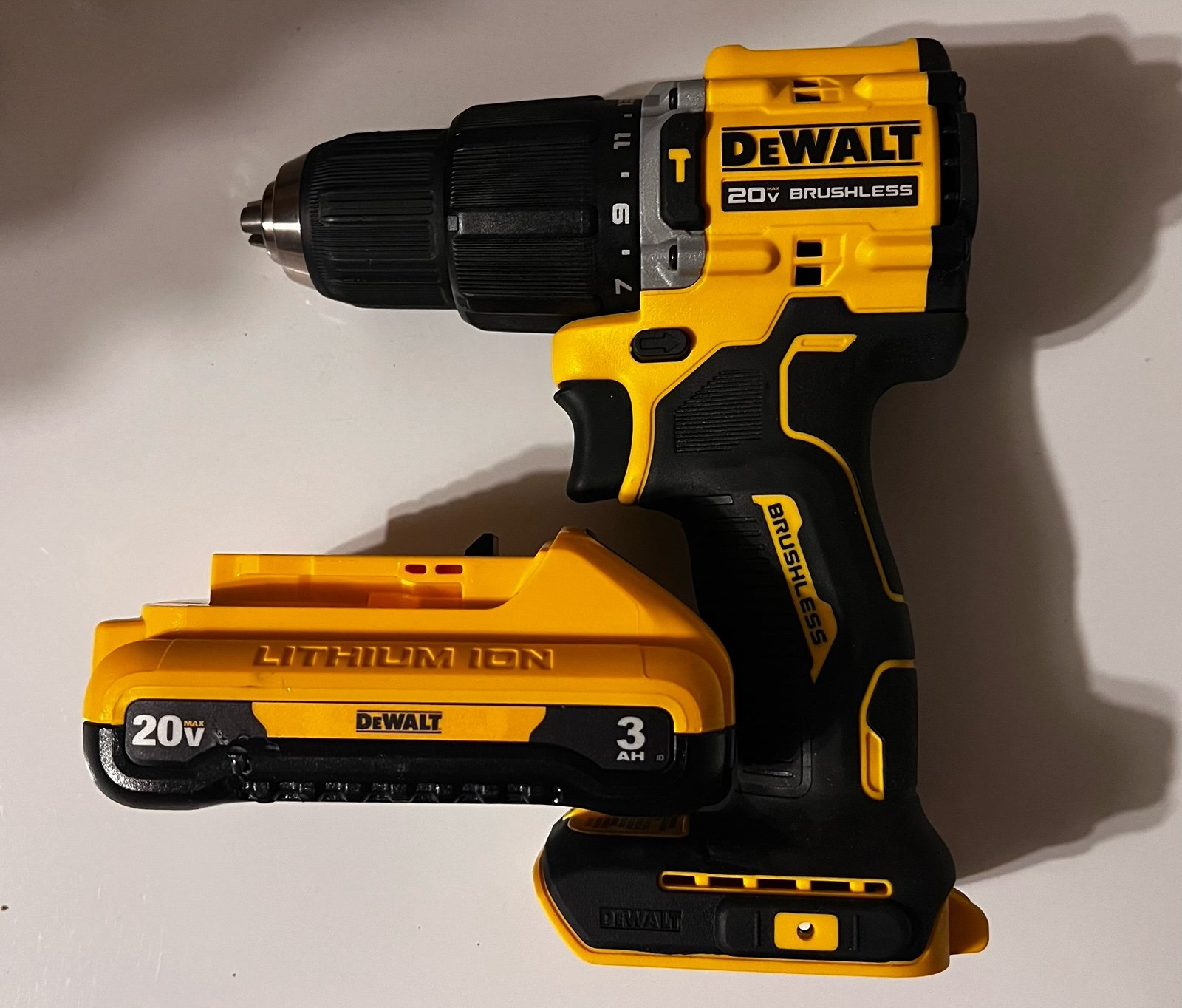 Dewalt hammer drill DCD799 with 2.0 battery NEW