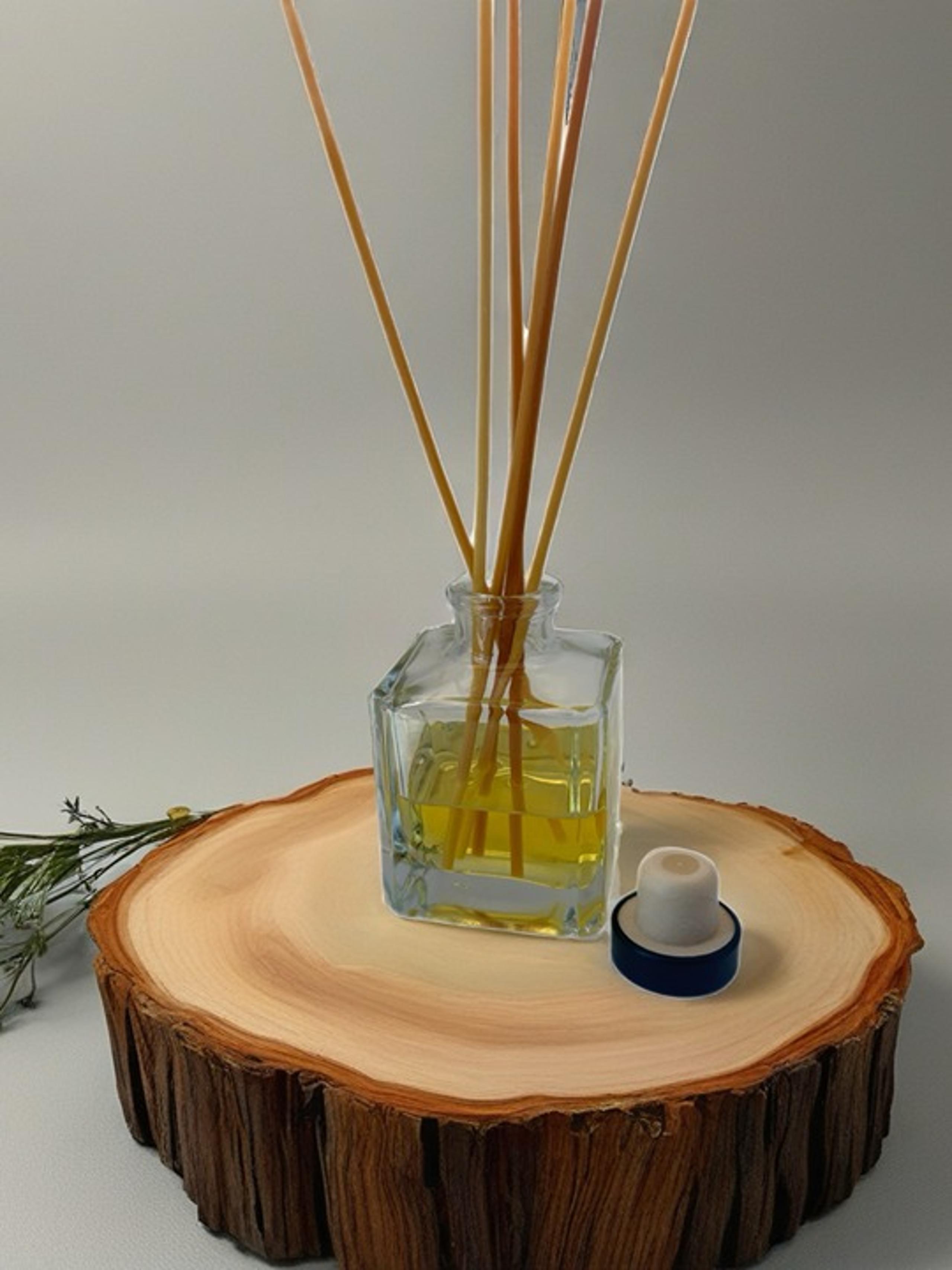 Reed Diffuser - Cedar Wood Scent Set with 8 Rattan Reeds & Clear Glass Cube Jar
