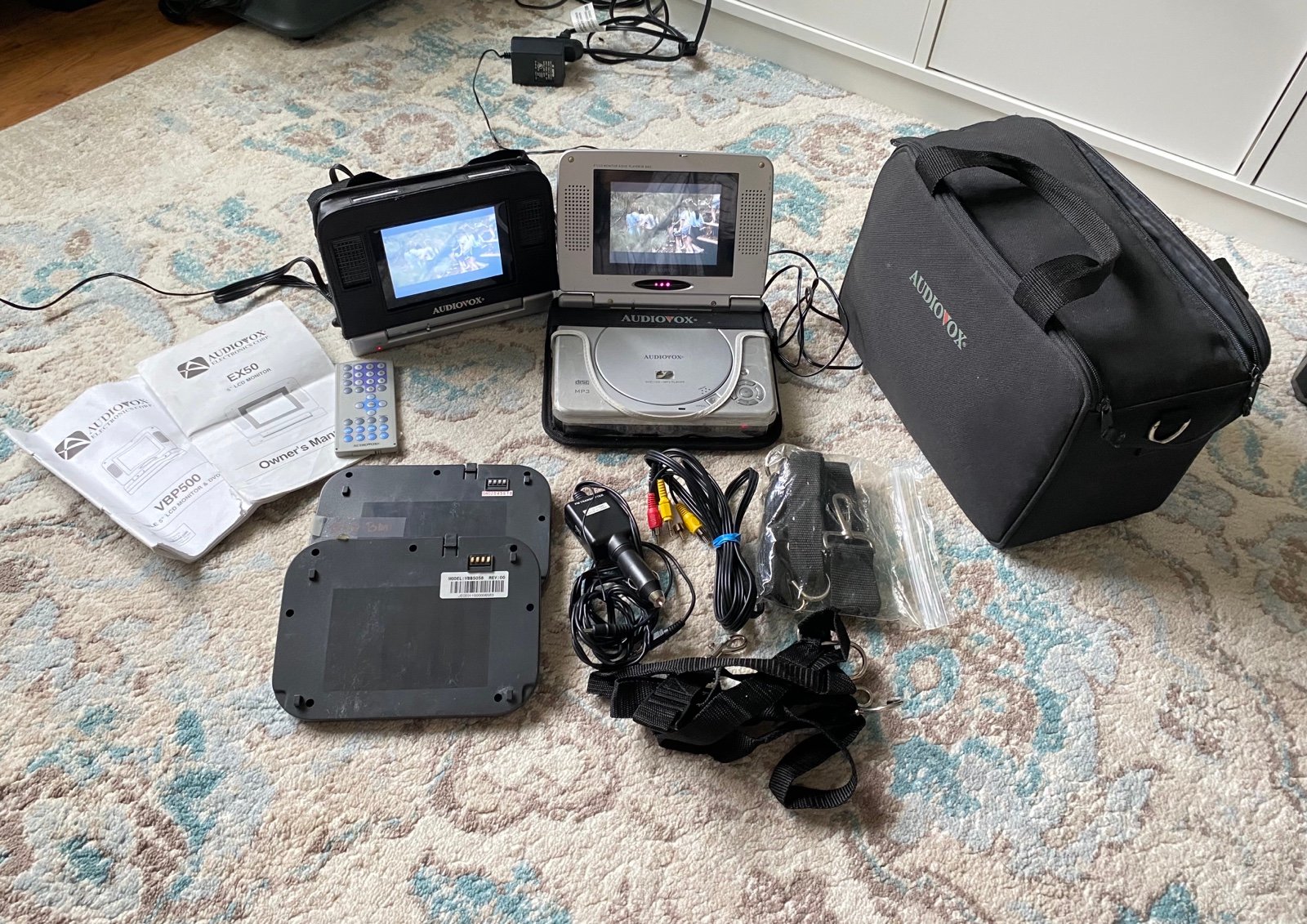 Audiovox Portable 5 LCD Monitor & DVD Player VBP500 With Case & Accessories