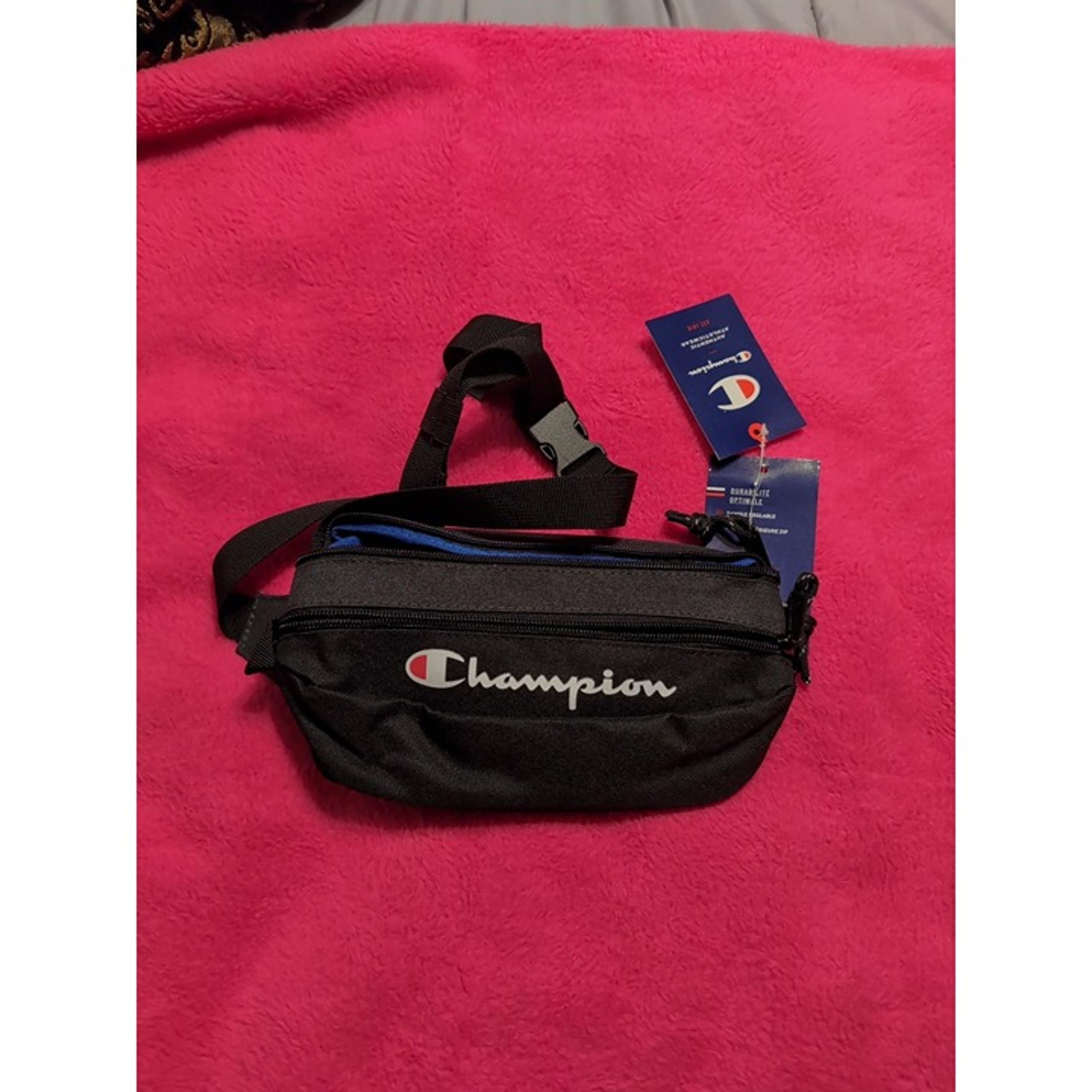 Champion CV2-1244-001 Unisex Black Fanny Pack Waist Bag Unisex NWT