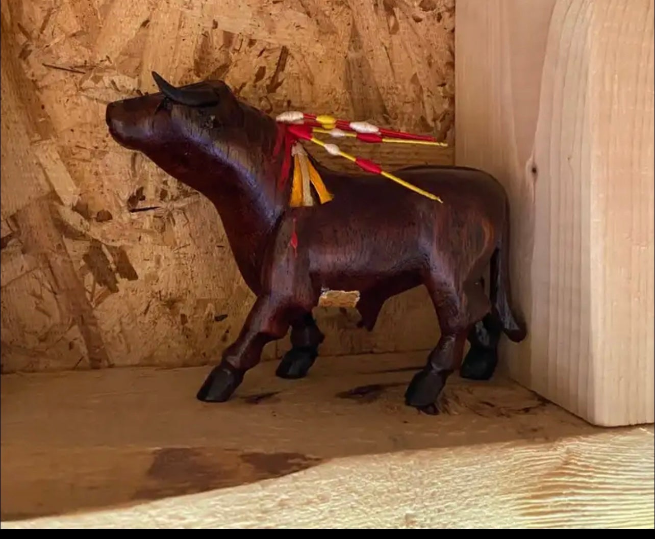 Fighting bull Wooden figuring