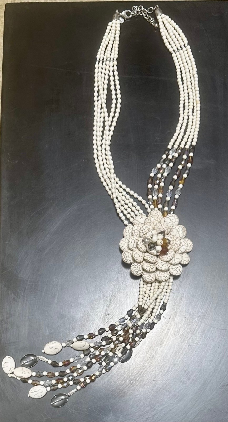 Vtg Joan Rivers Starlet Marble Ivory Flower Necklace - detail