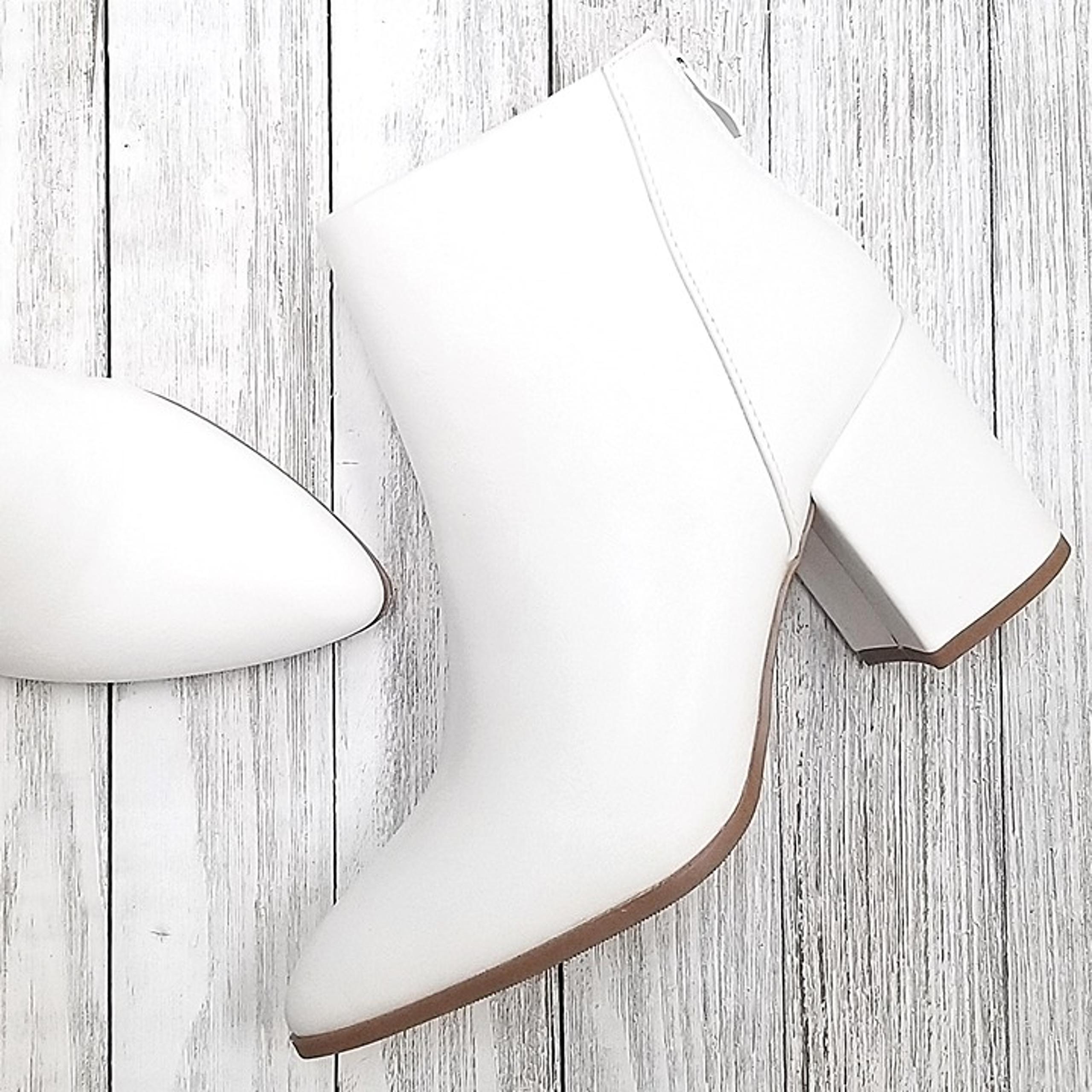 New Women White Pointed Toe Chunky Heel Ankle Boots Booties Size 9
