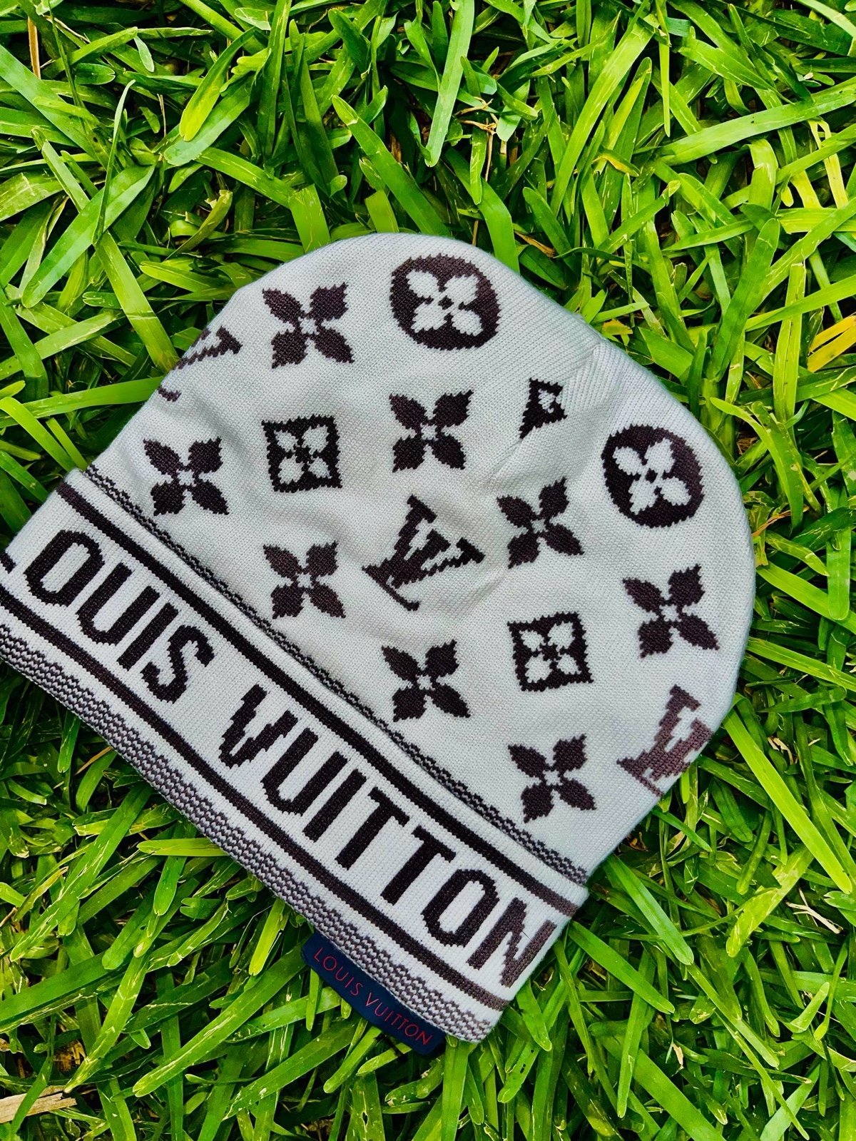 Louis Vuitton Chic Monochrome Blend white cream