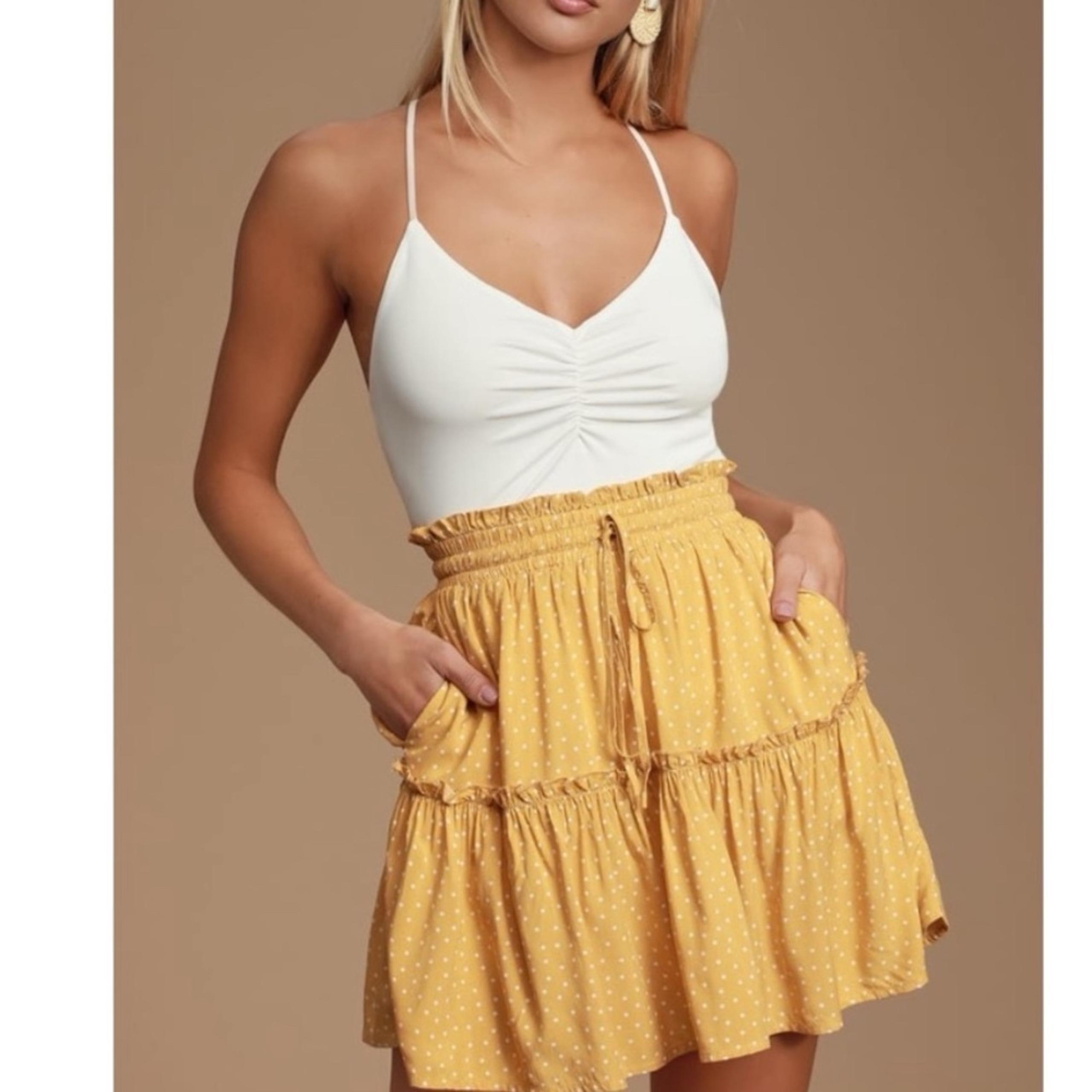 NWT Lulu's Womens Yellow Tiered Polka Dot
Mini Skirt