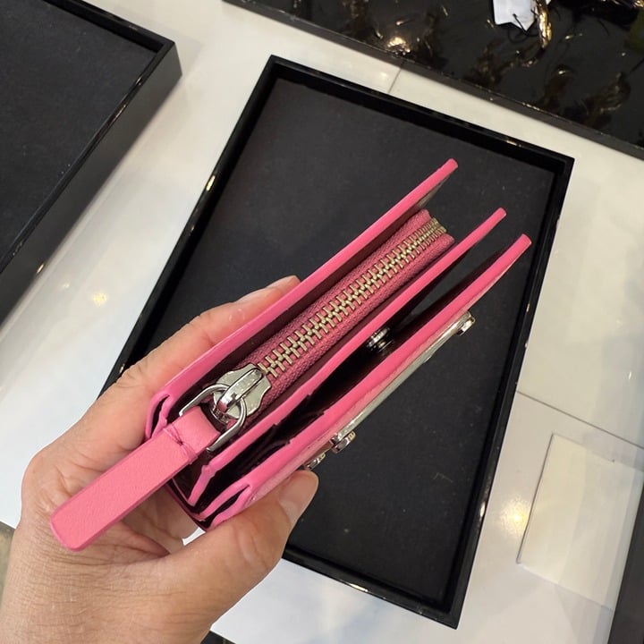 25年★Marc Jacobs 4S5SMP005S01 Mini Compact Wallet 折財布 MJI_2S4SMP007S02_123_F8F8F8_1-