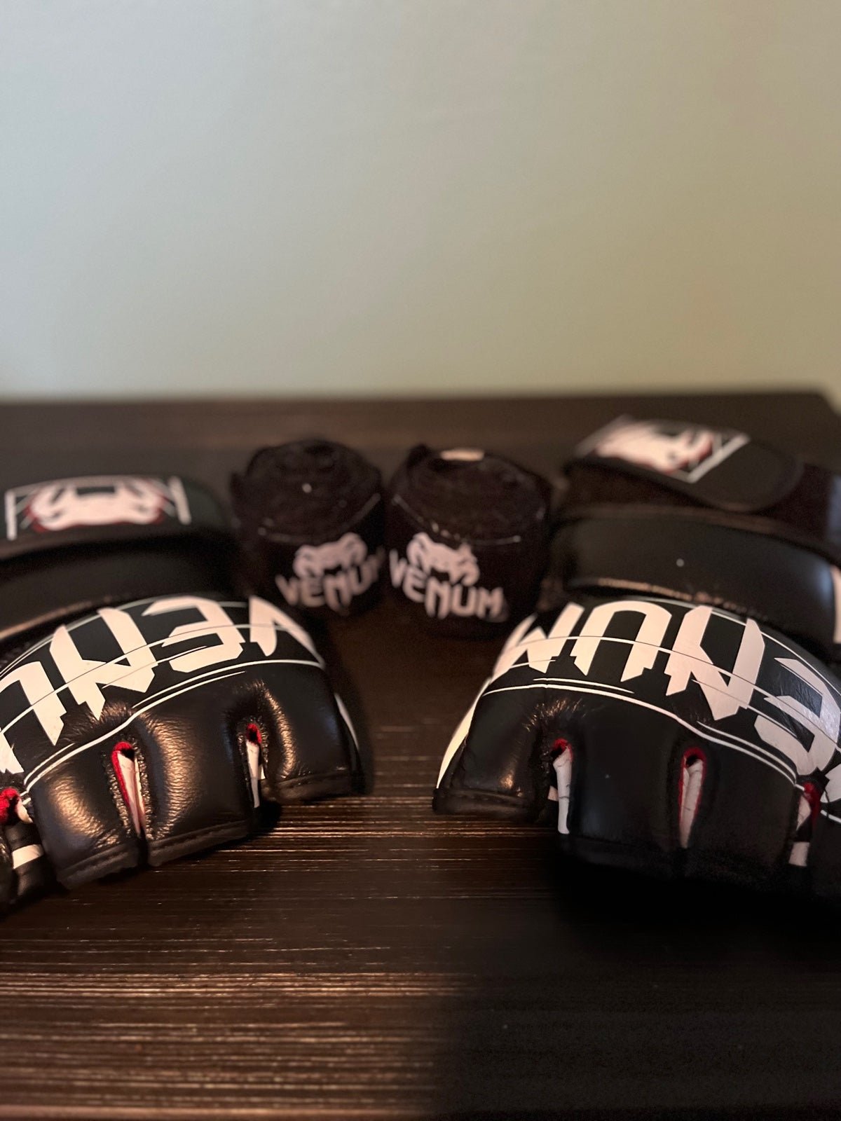 Venum - Gloves & Wraps Bundle - Used
