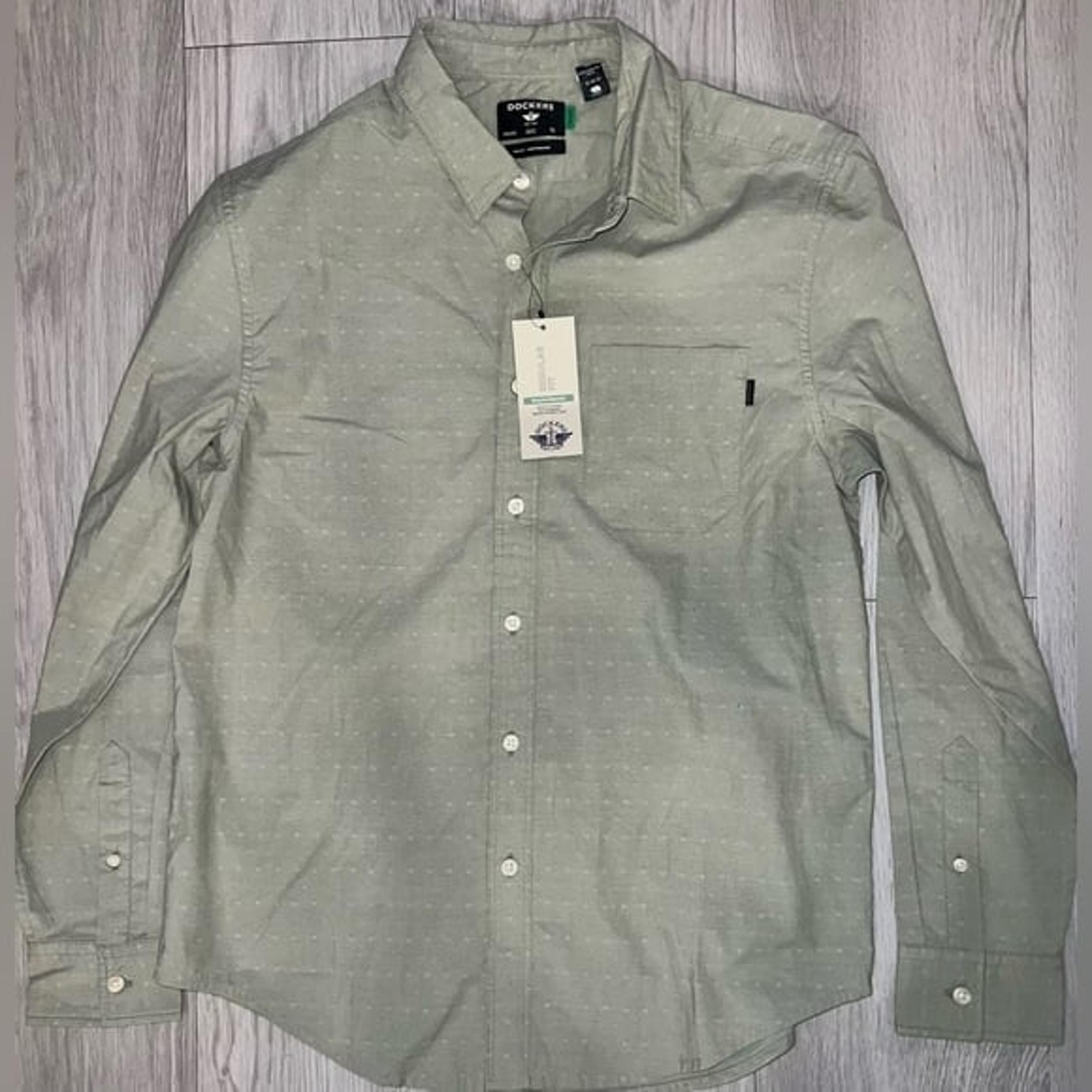 NWT men’s dockers sage button down shirt size M