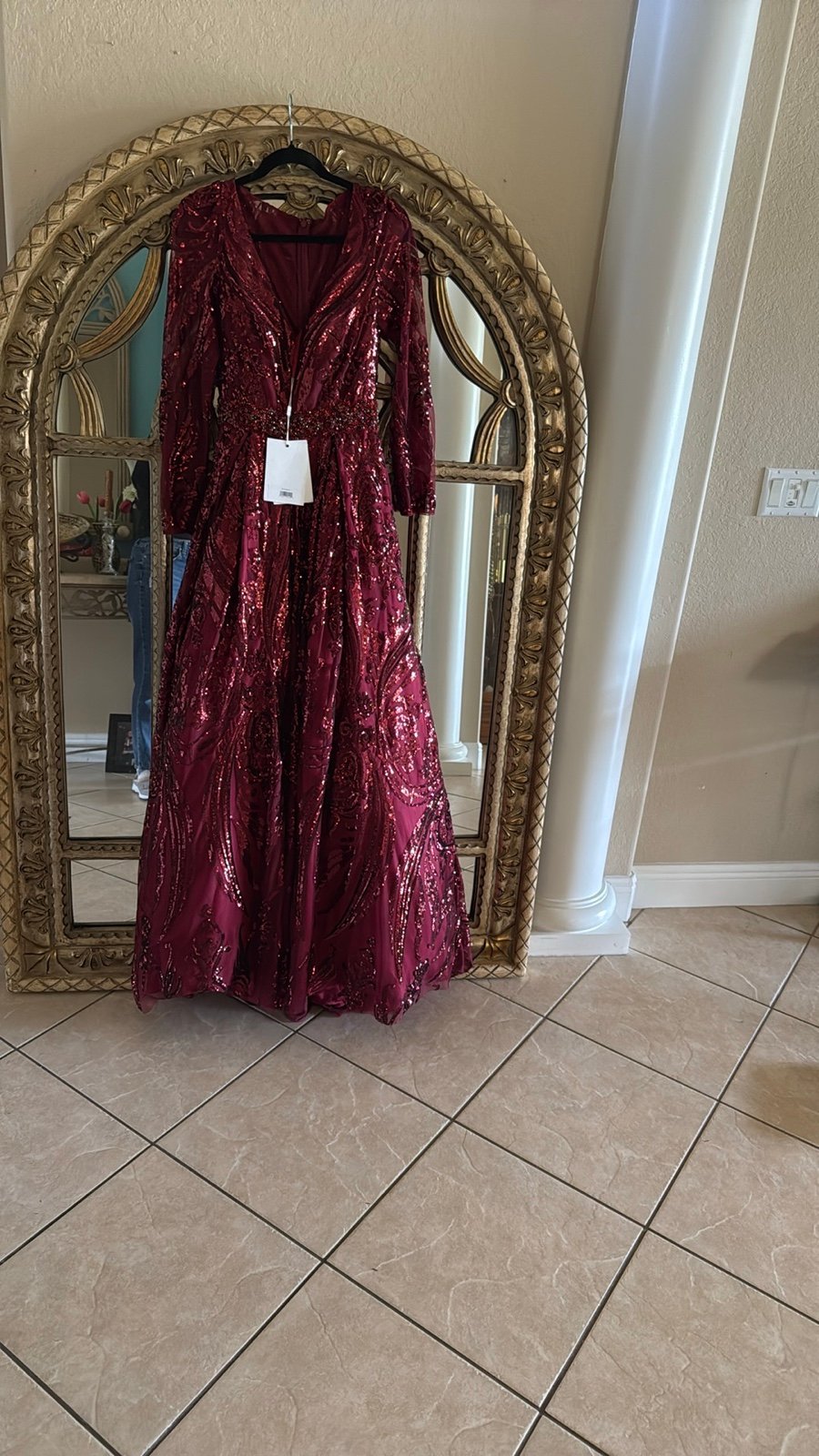 Mac DUGGAL Elegant Burgundy Sequin Gown size 4 brand new