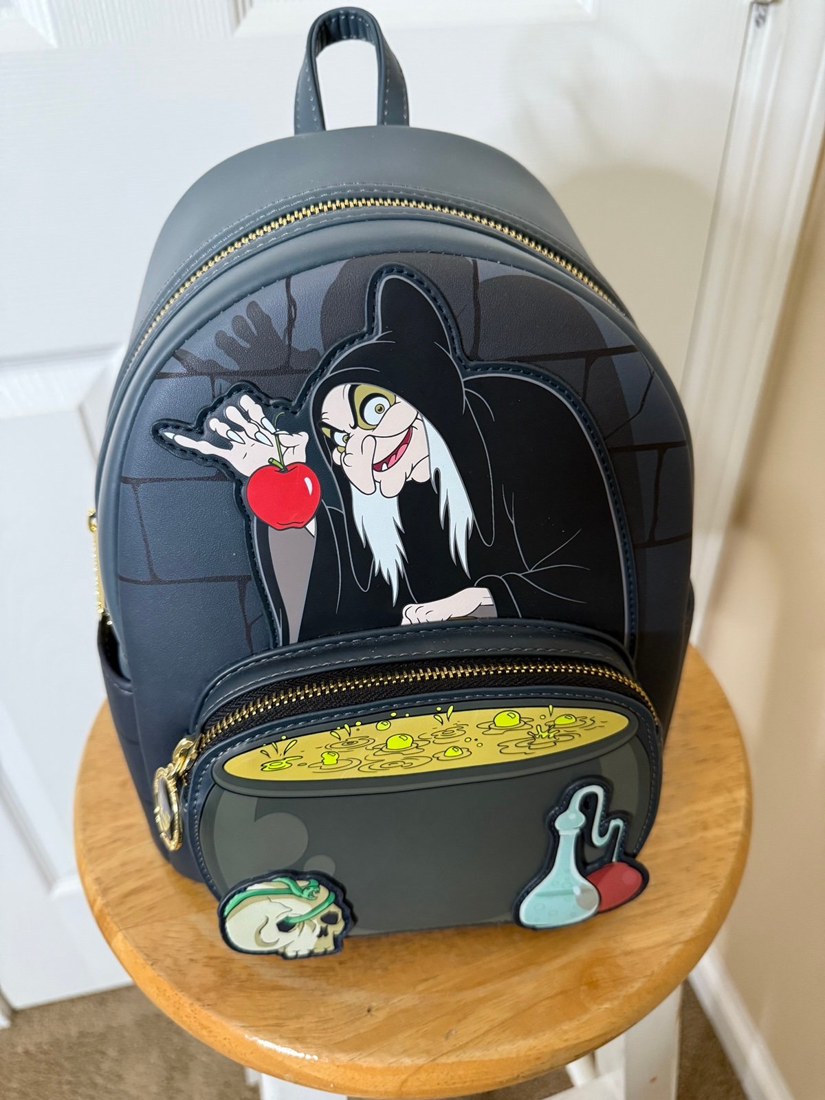 Loungefly Exclusive - Snow White Old Hag Glow In The Dark Cauldron