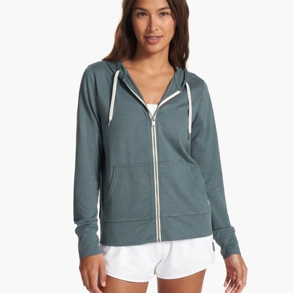 Vuori Halo Performance Hoodie 2.0 size Small in Lake Heather
