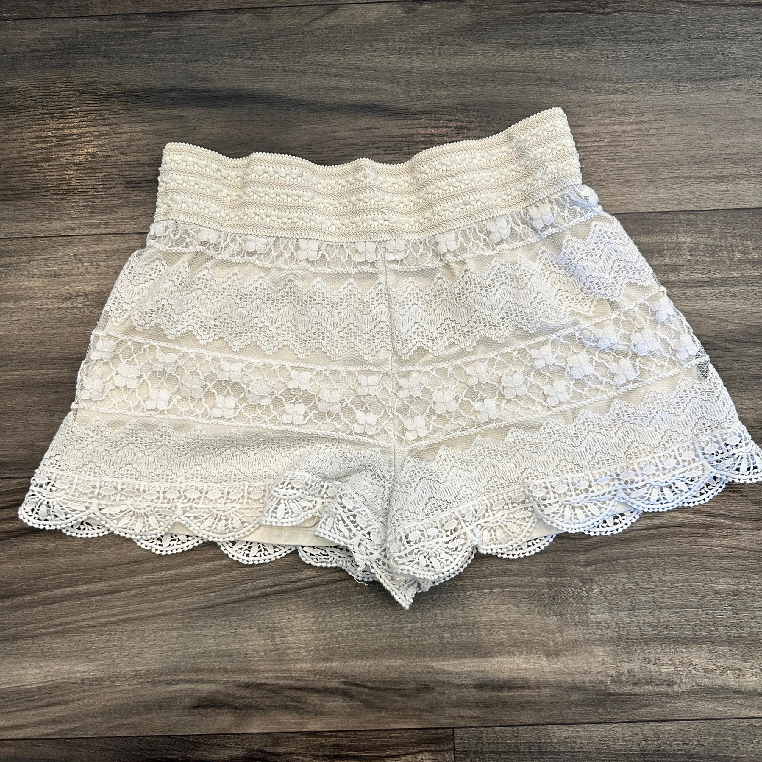 Xhilaration cream white lace shorts women’s size L Large