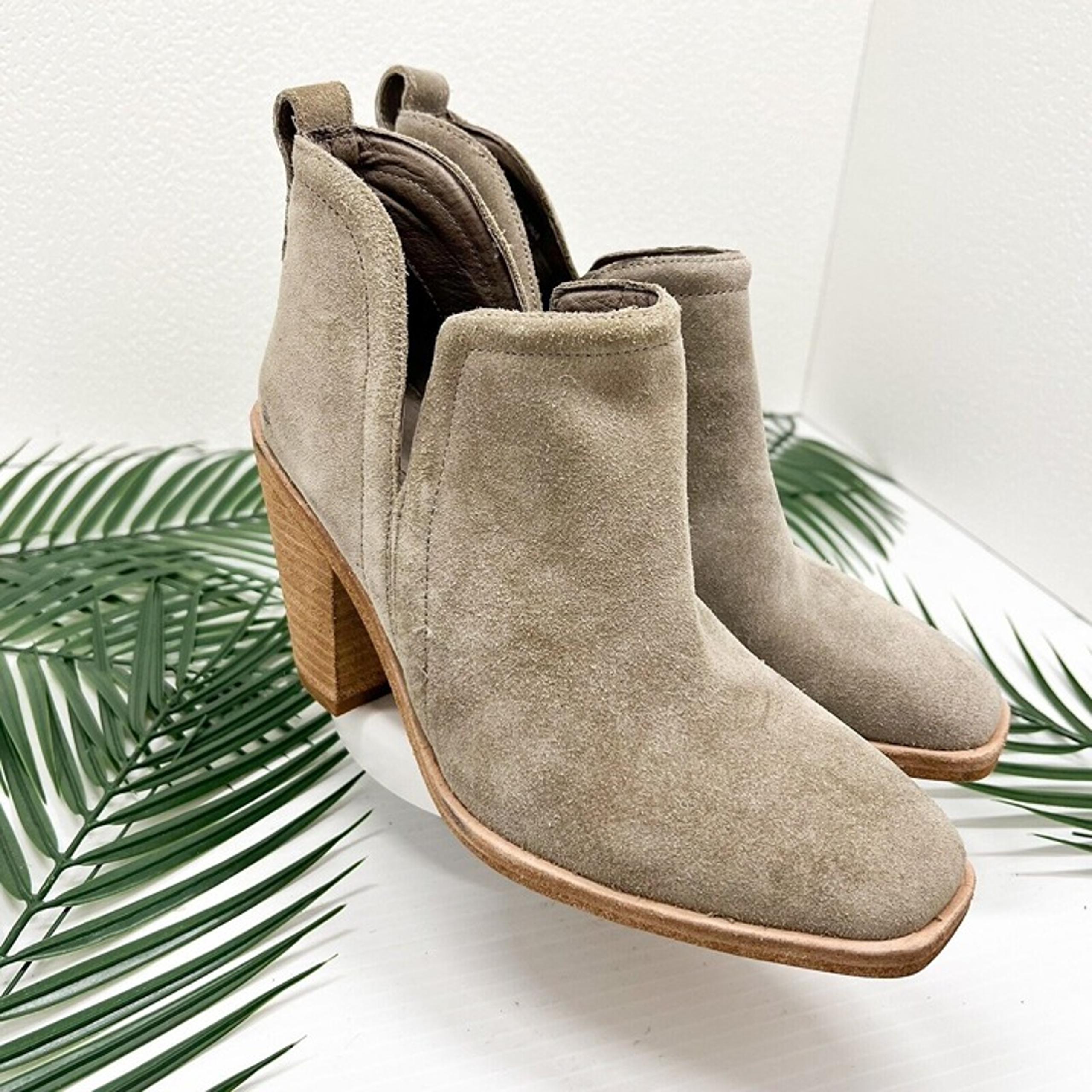 Jeffrey Campbell Cromwell Size 6.5 Suede Grey Cut Out Western Ankle Cutout Boot