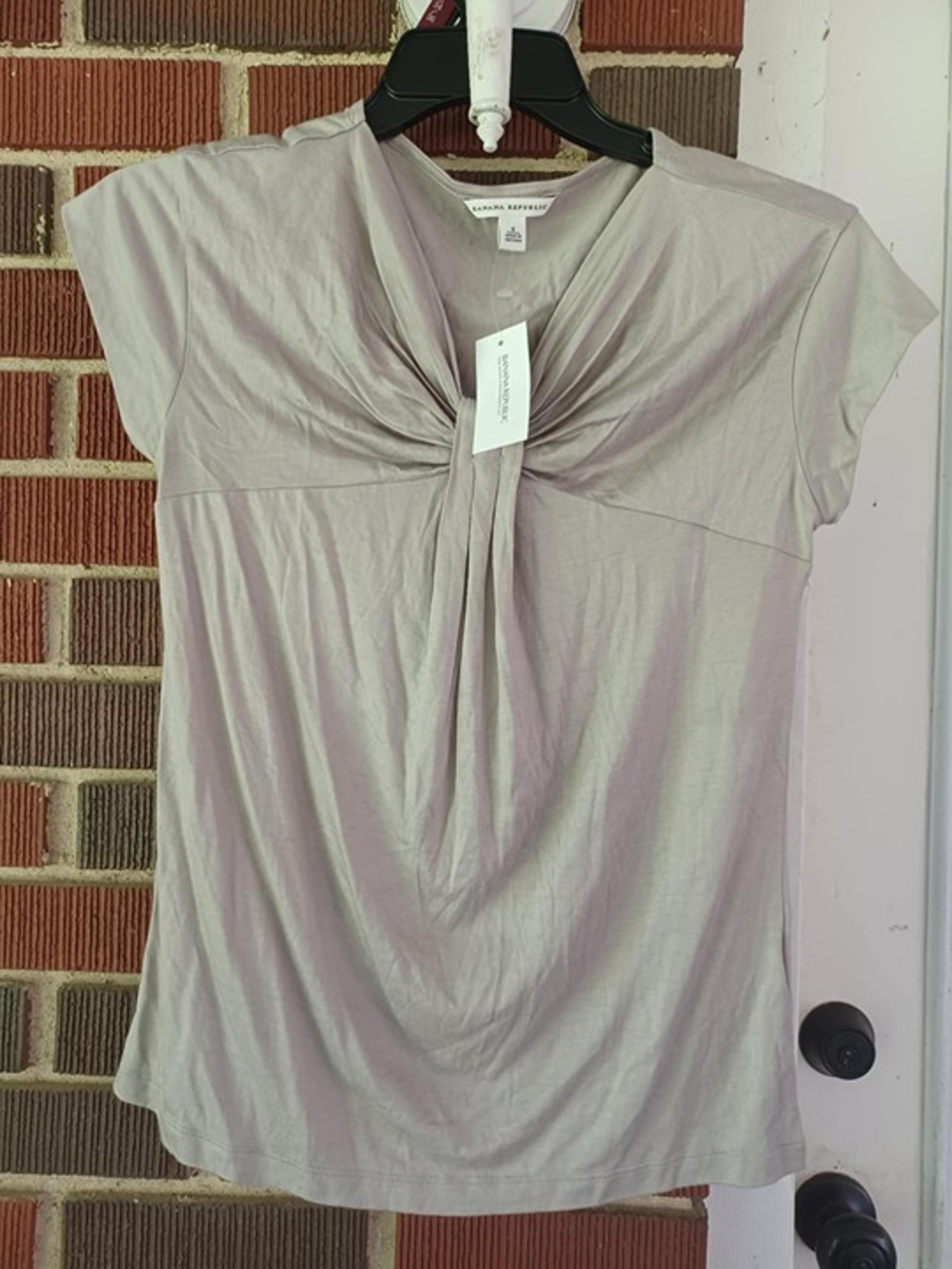 new Banana Republic women's t shirt