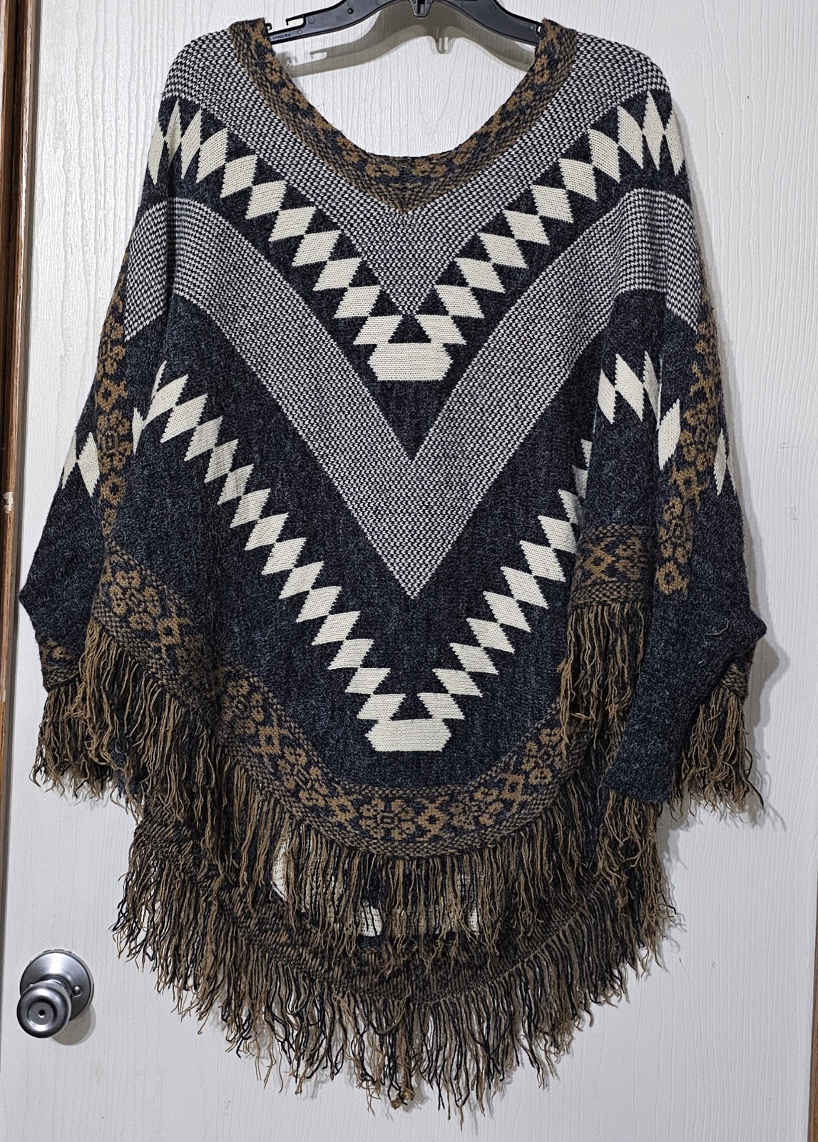 West 36th Poncho Shawl Aztec Pattern with Fringe Women’s Size S/M