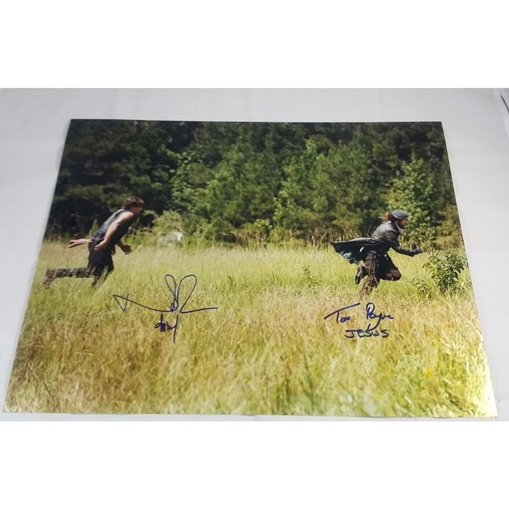 NORMAN REEDUS DARYL TOM PAYNE JESUS DUAL SIGNED 16X20 PHOTO WALKING DEAD J5