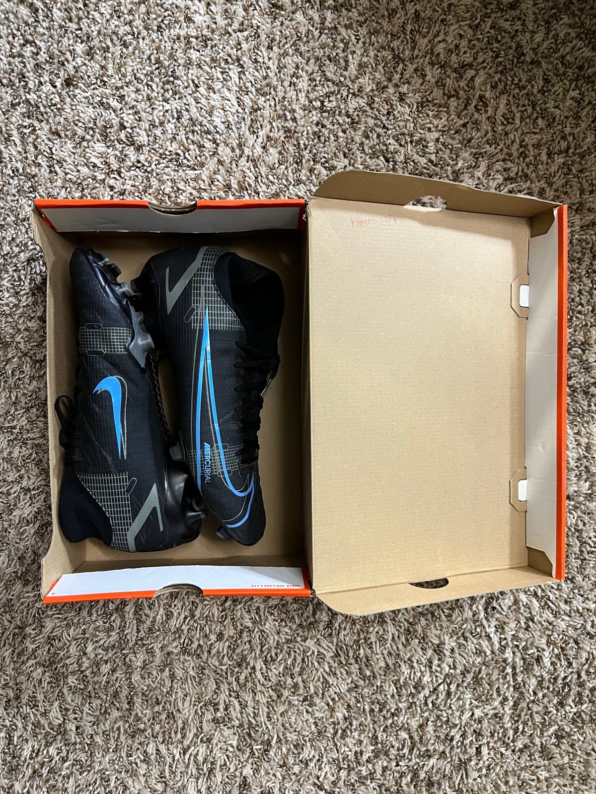 Superfly 8 Academy FG/MG Black/Black-Iron Grey