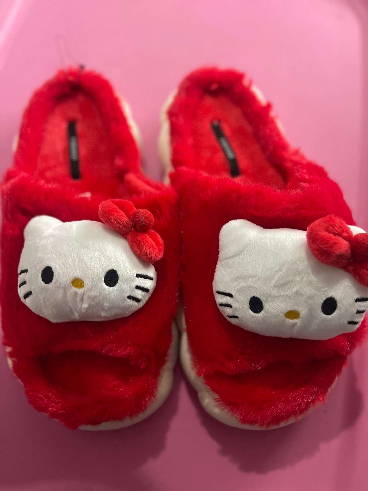 HELLO KITTY PLUSH SLIPPERS