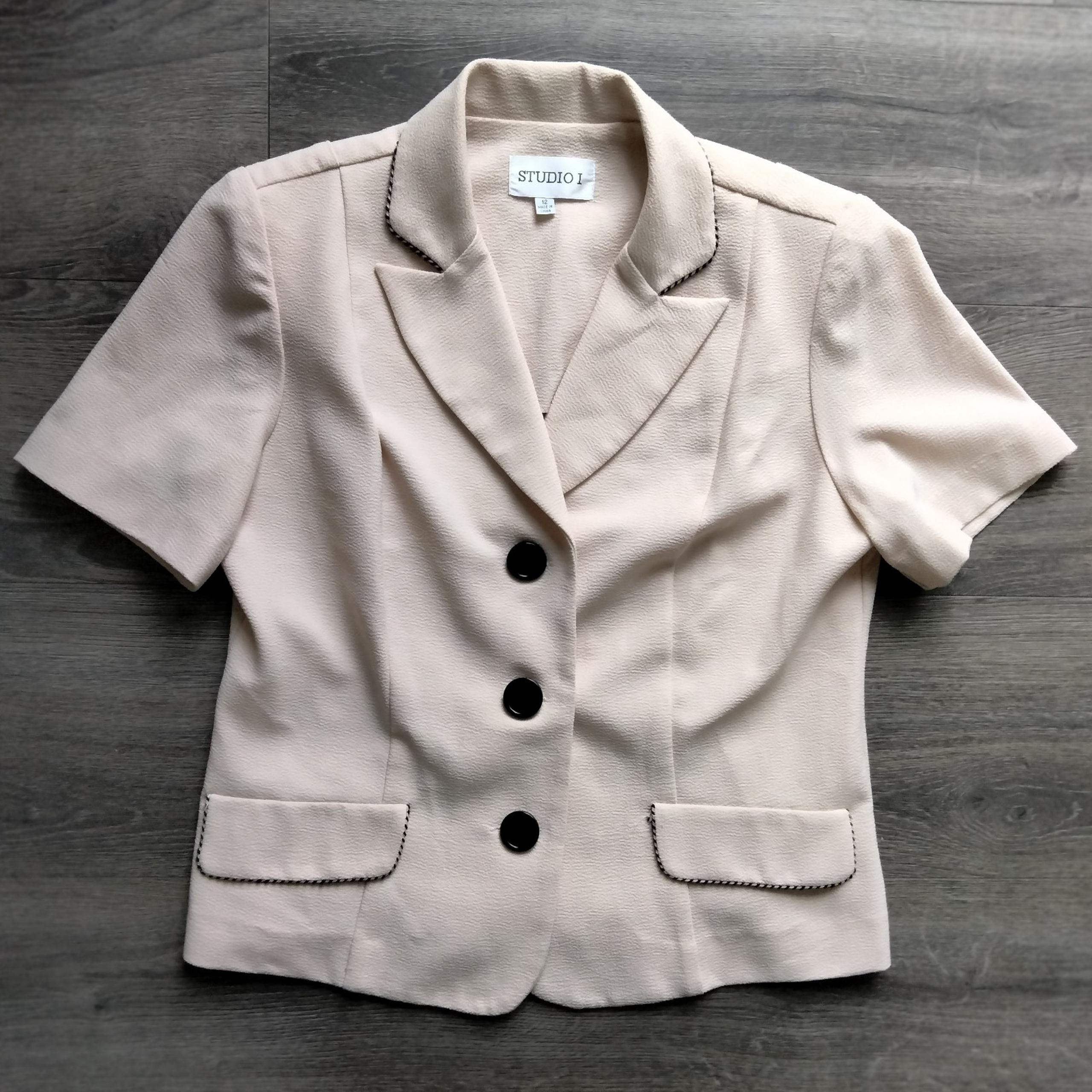 Vintage STUDIO I Women's Size 12 Button Front Short Sleeve Beige Jacket Blazer