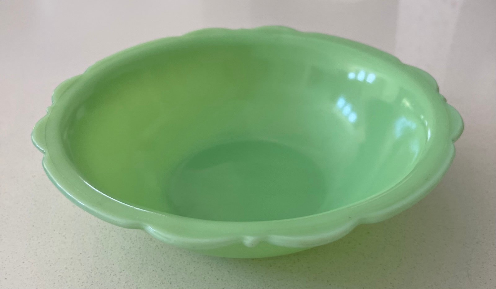 Vtg McKee Jadite Skokie Green Scalloped Serving Bowl Depression Uranium Glass