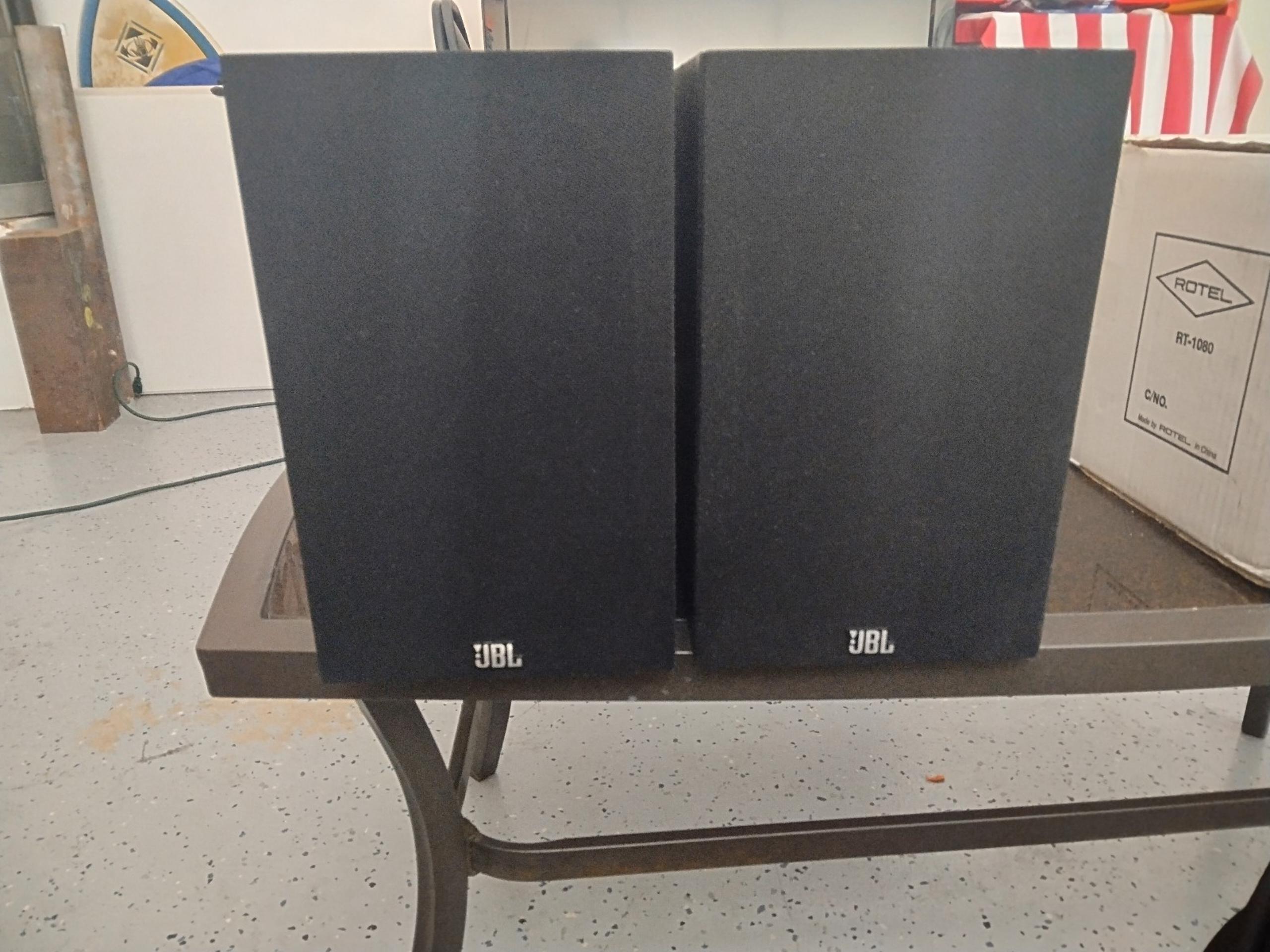JBL Loft40 speaker pair. Very Nice!