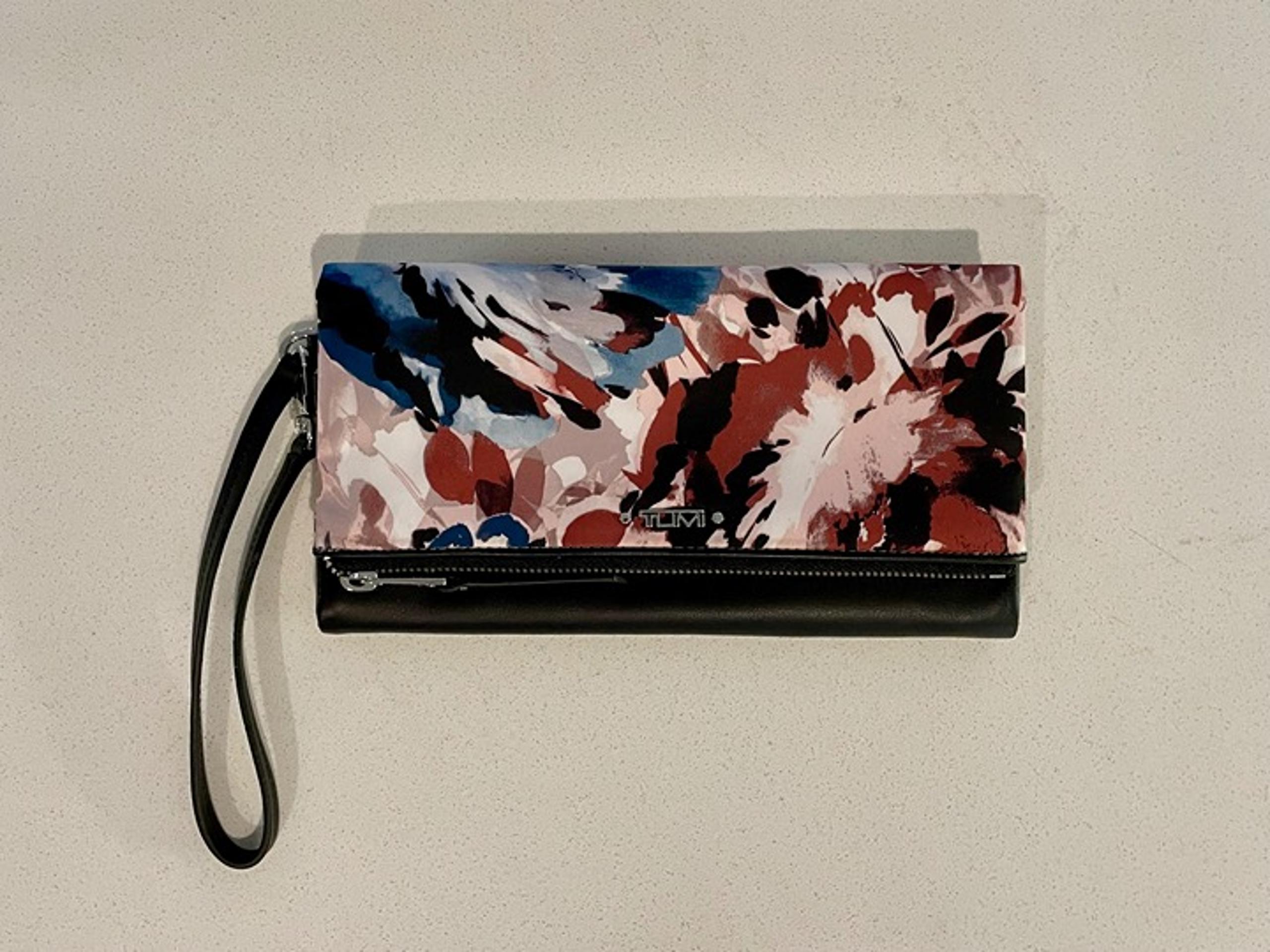 NEW TUMI Voyageur Floral Blush SLG Travel Wallet Wristlet