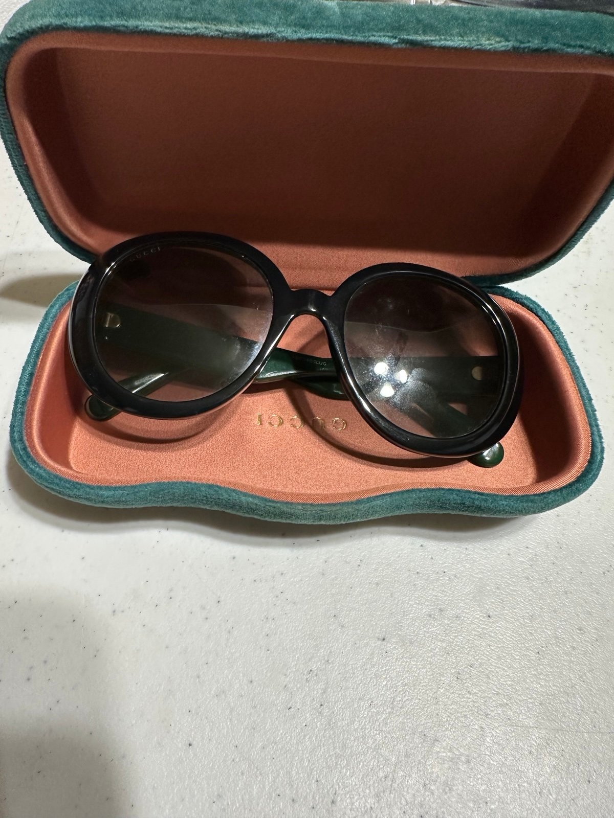 Gucci sunglasses black rounded