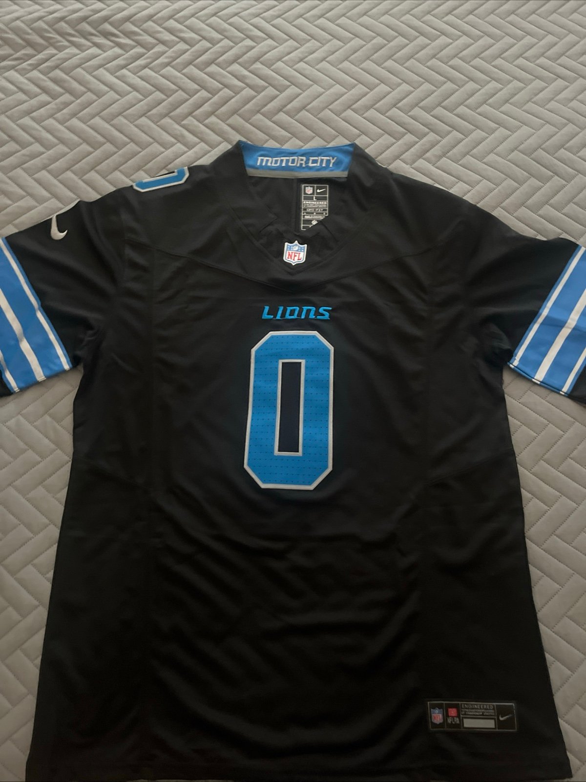 Jahmyr Gibbs Detroit Lions Men’s Large Motor City Stitched Jersey #0