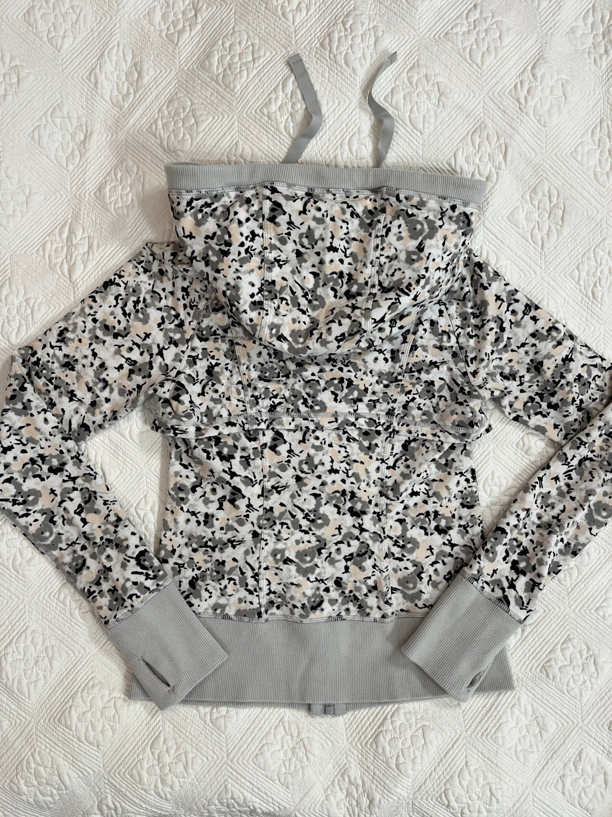 LIKE NEW! RARE ♥️Lululemon SCUBA HOODIE Jacket NOT SO PETITE FLEUR SILVER SPOON