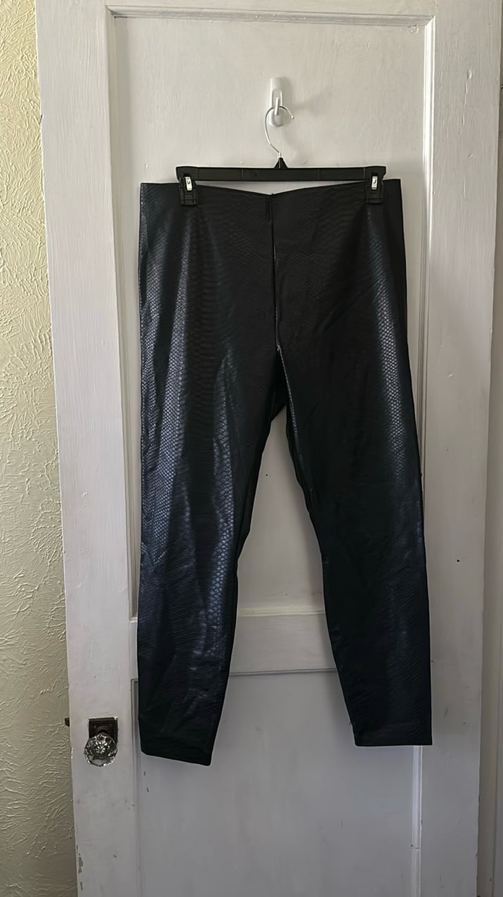 NWT Hue Super Sleek Bonded Waistband Faux Leather Pull On Legging Pants