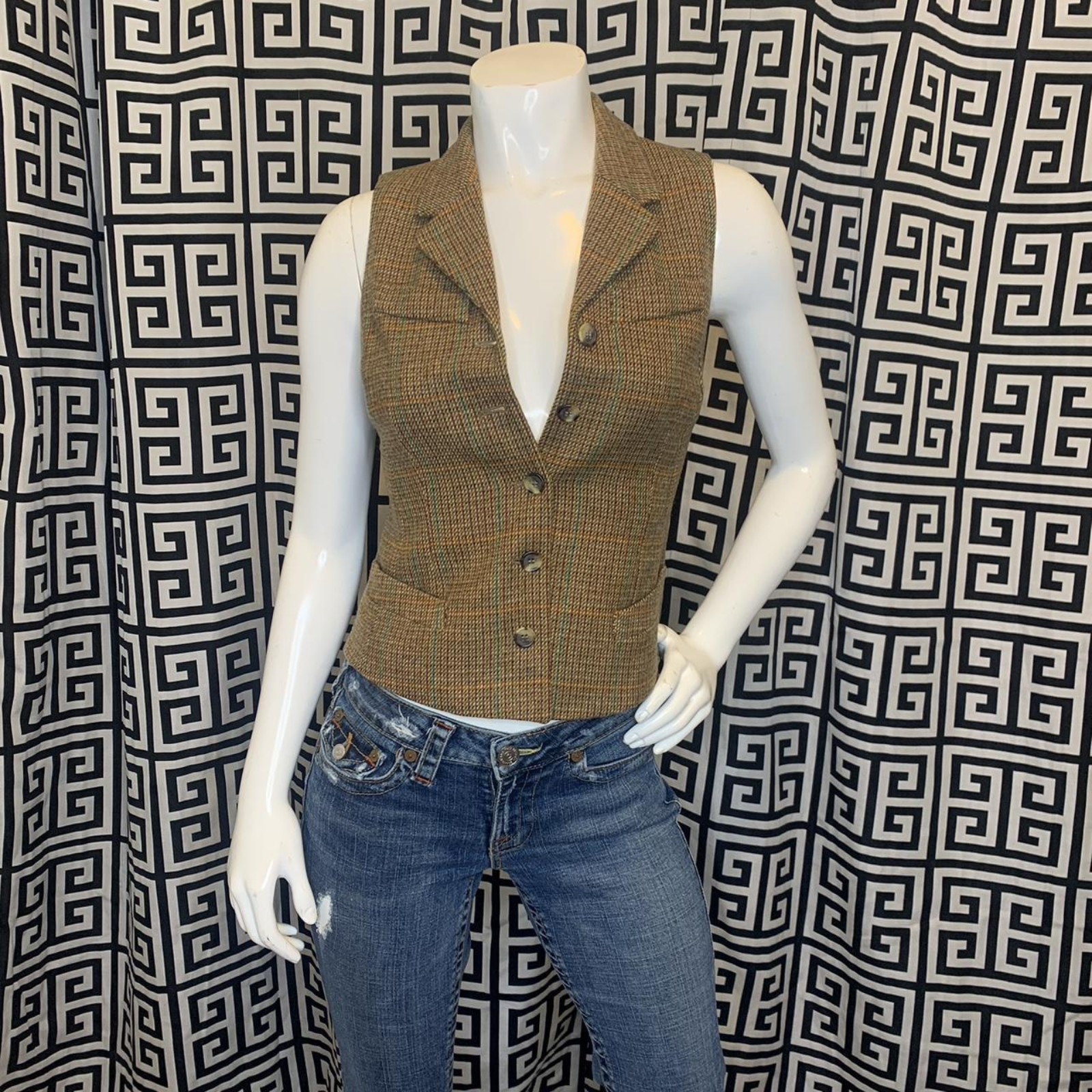 Laura Ashley pure new wool vest size:4