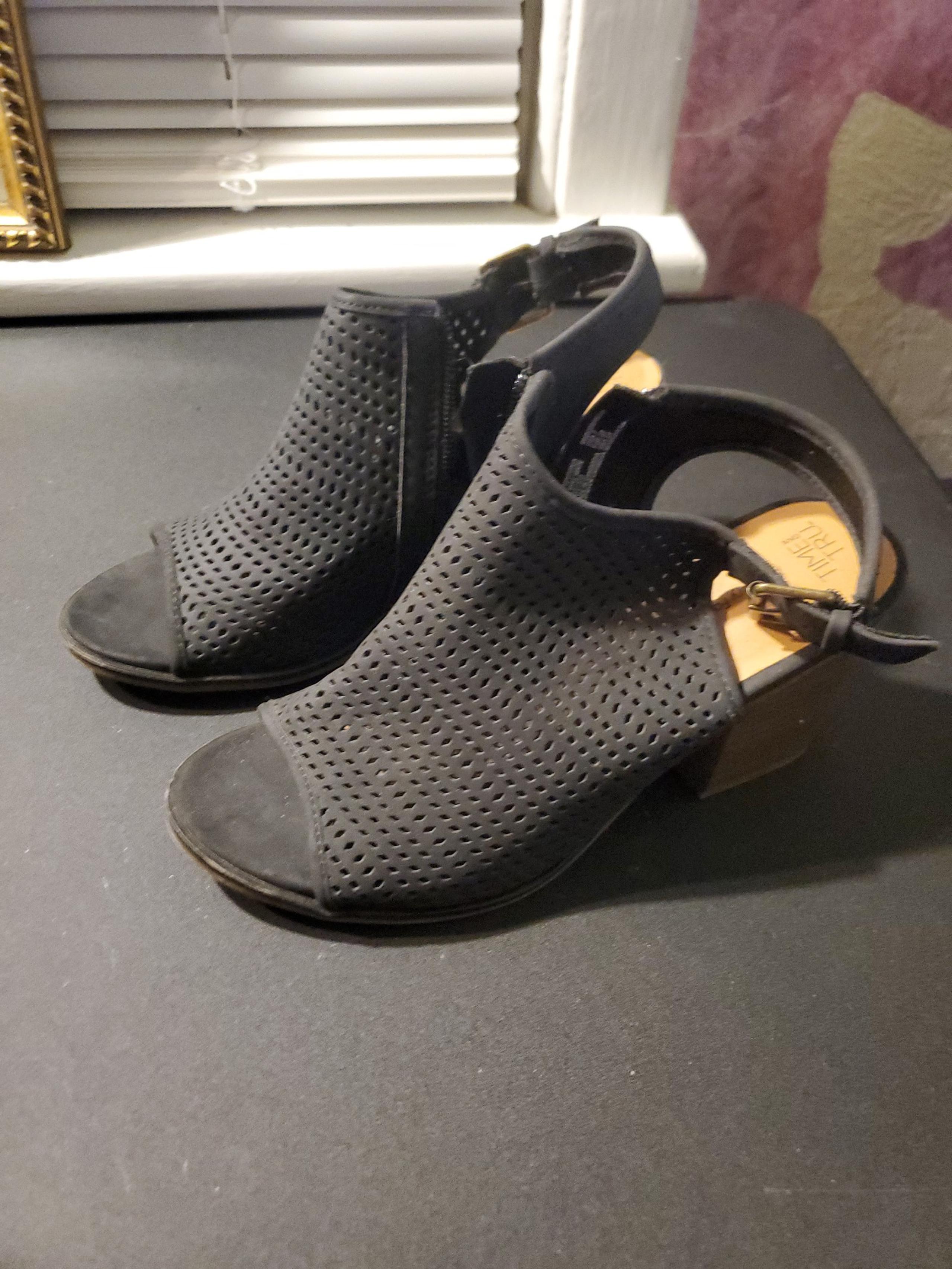 Women's Time and Tru Open-Toe Memory Foam Block Heel Sandals Sz 7 Black Zip Up