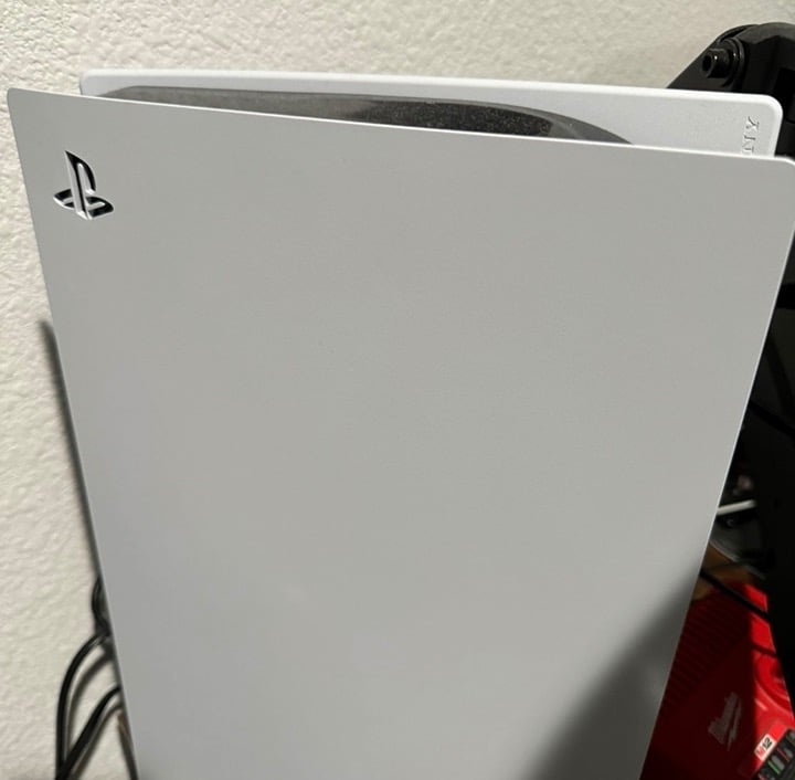 Ps5 w/2 controllers, mw3, ps pulse wireless headset. I also paid for ps+