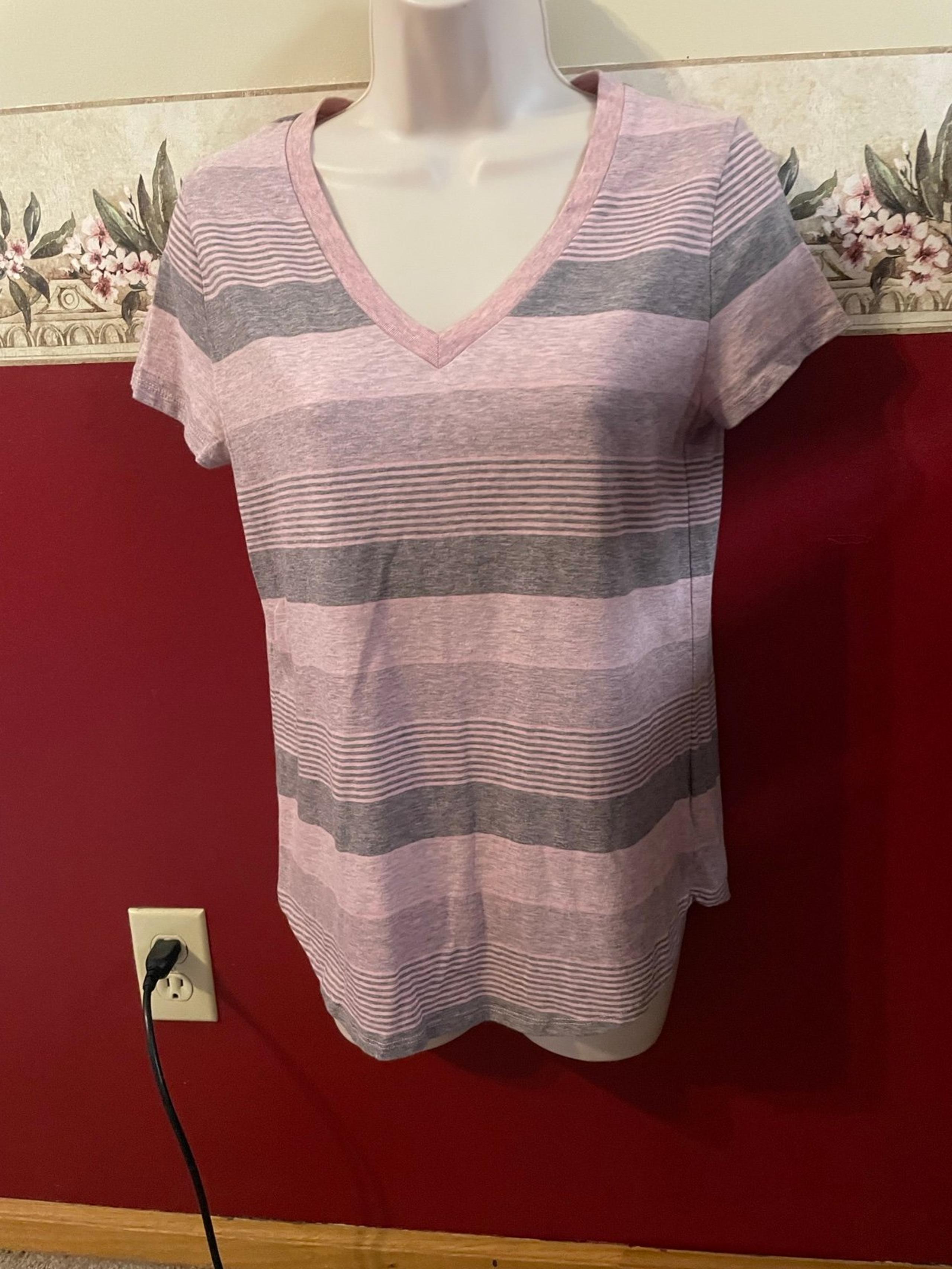Mossimo V neck tee