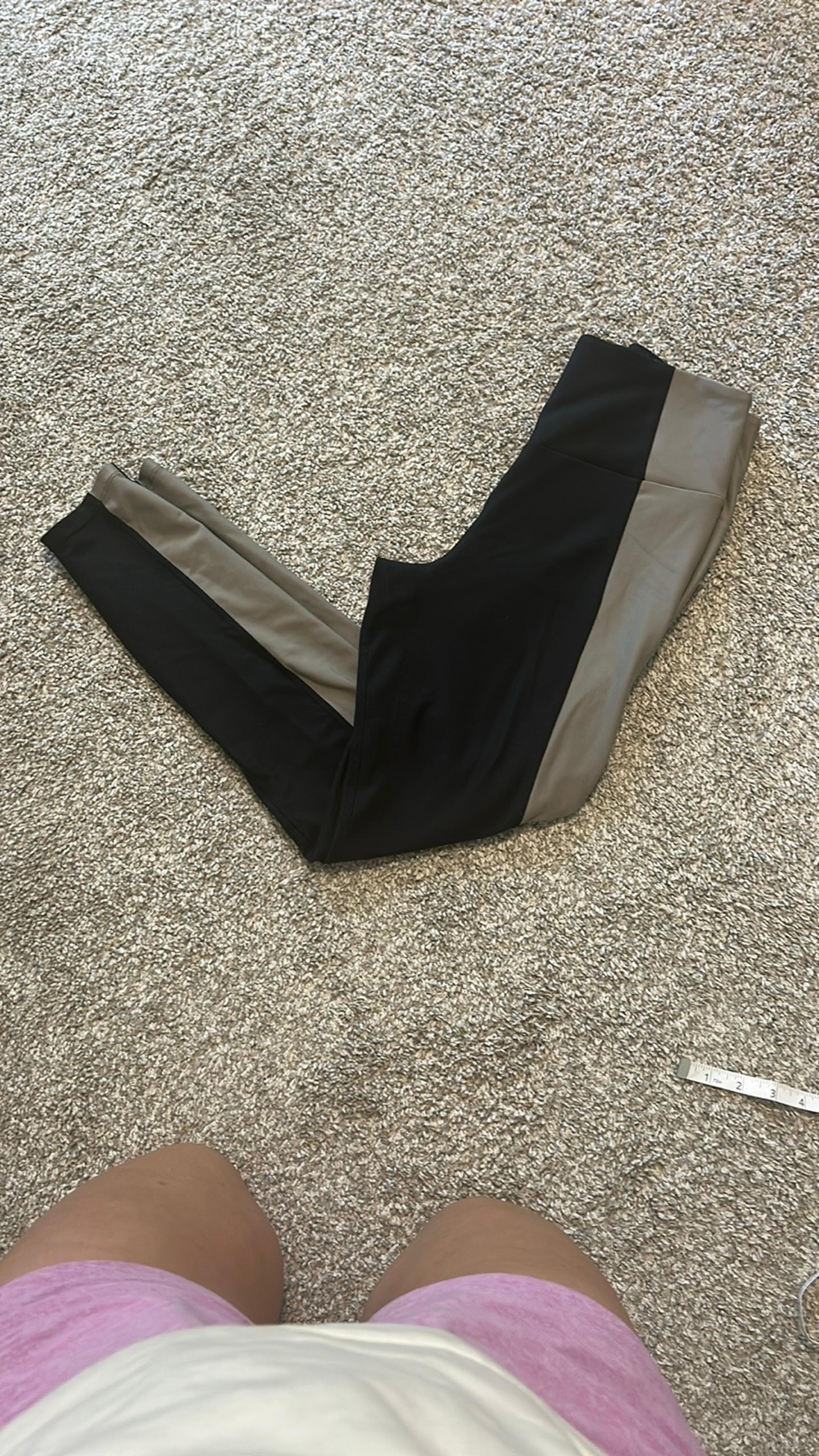 Abercrombie YPB Black and beige  Leggings