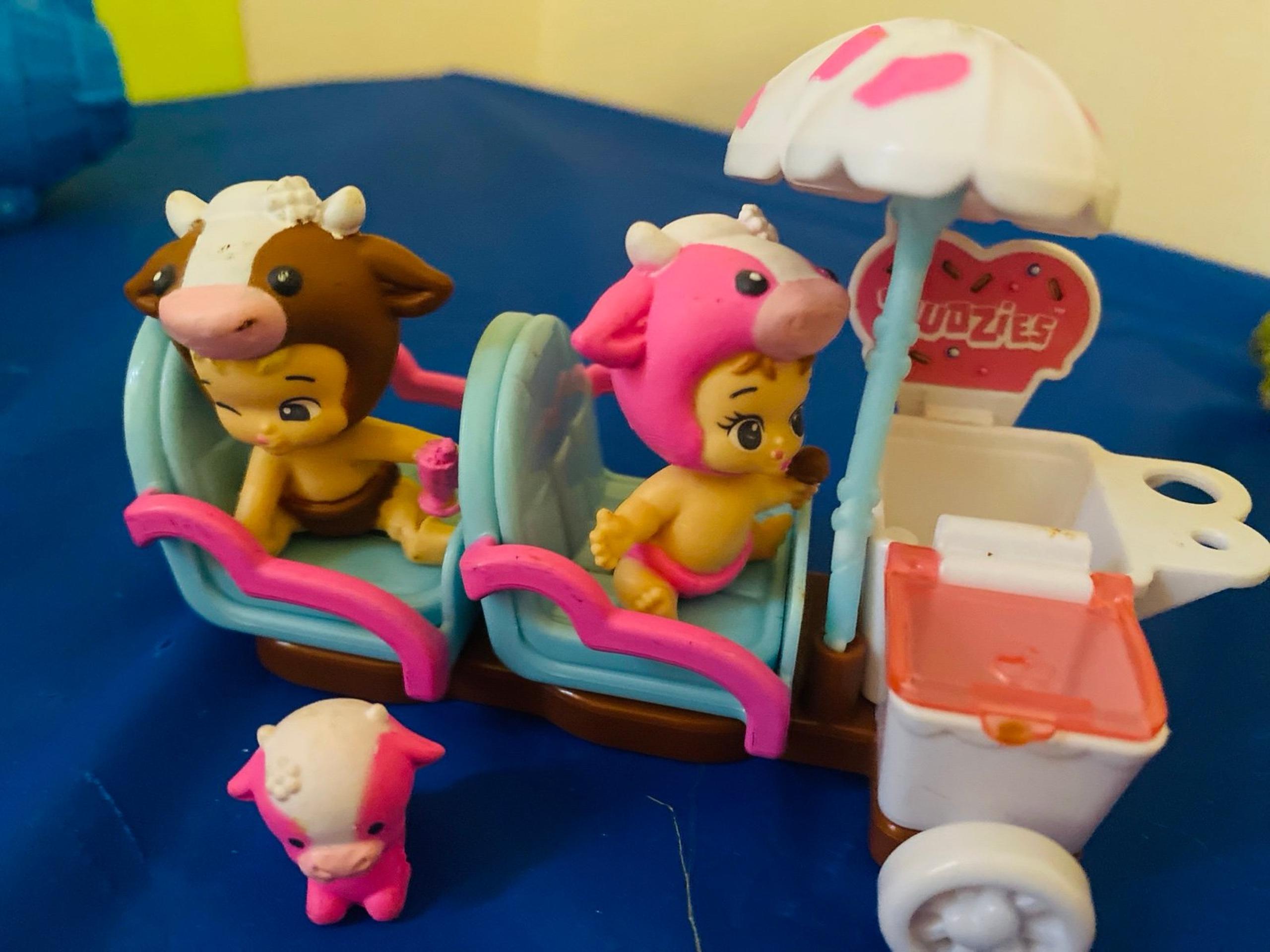 Twozies Two Cool Ice Cream Cart Box Babies Cow Figures Mini Cow