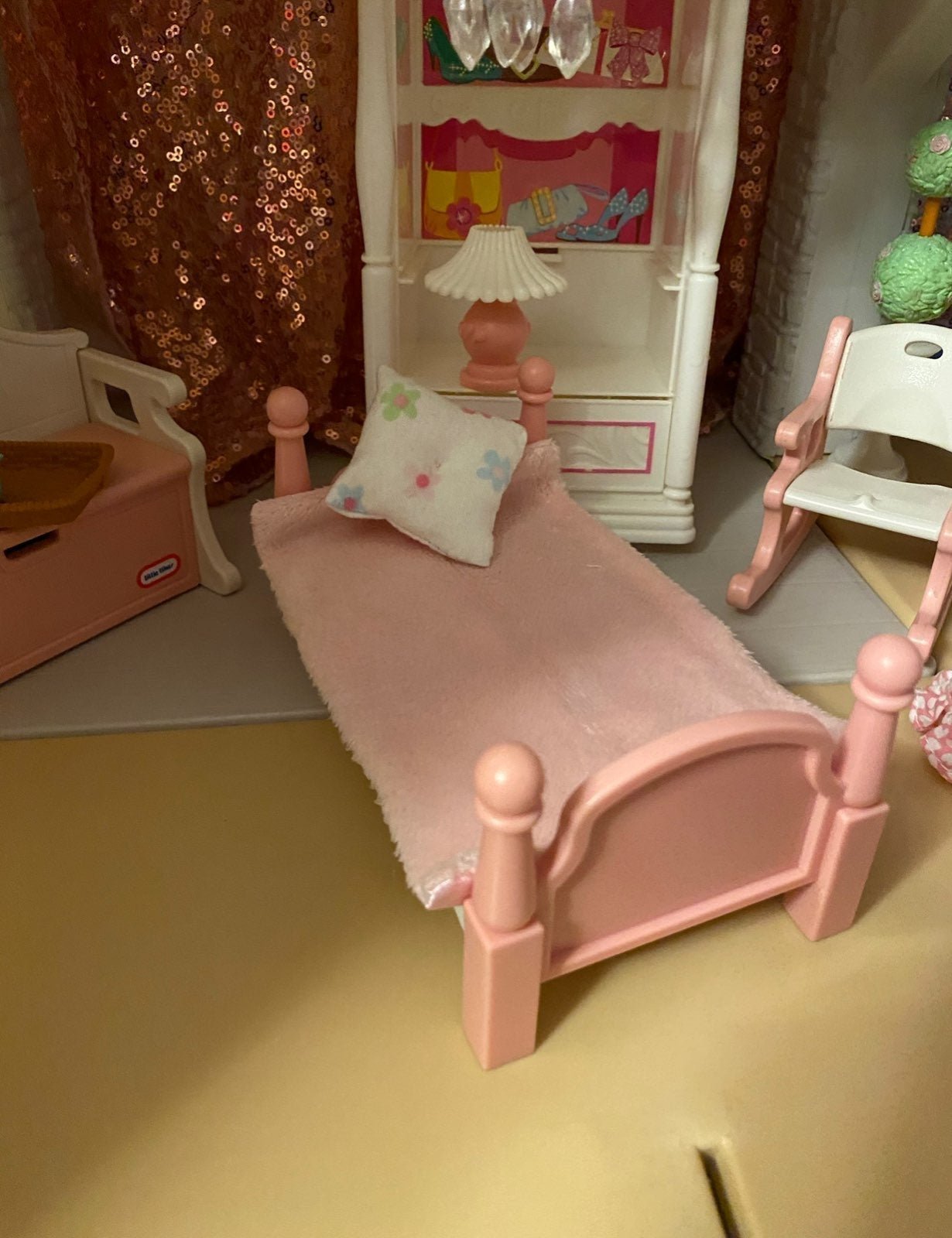 Little Tikes Dollhouse Bed vtg PINK