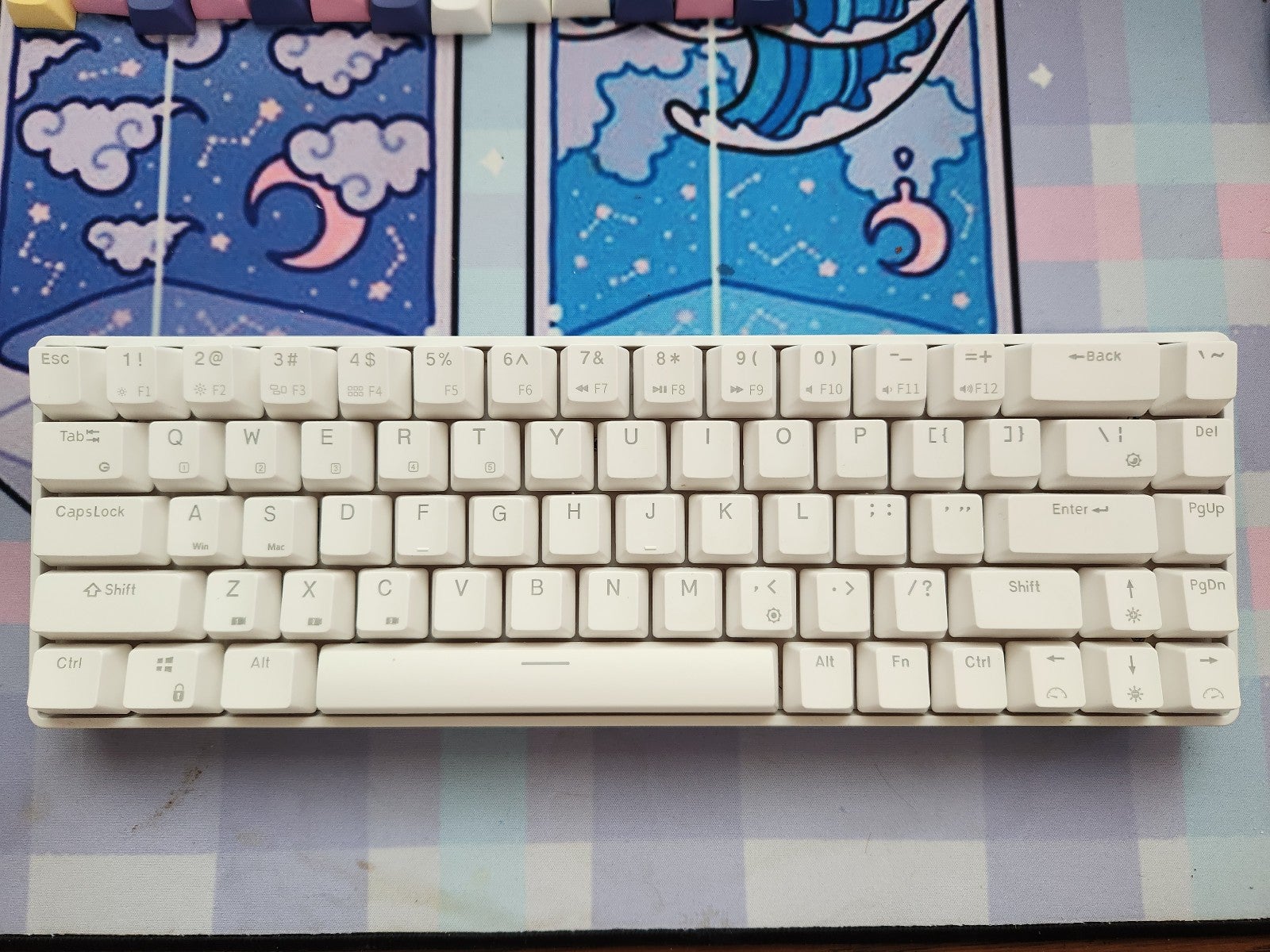 Rk wired/wireless RBG keyboard 68 keys + 3-4 foot USB C +keycaps