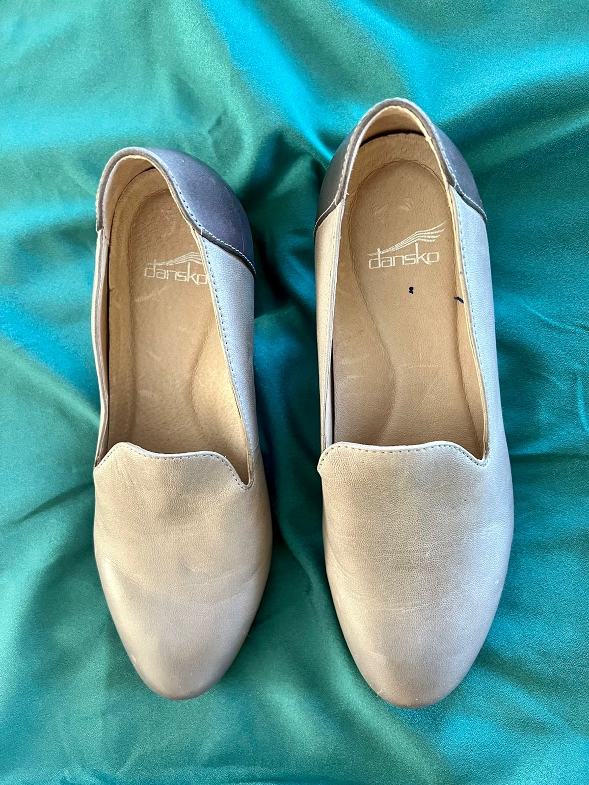 Dansko shoes in gray color in excellent condition