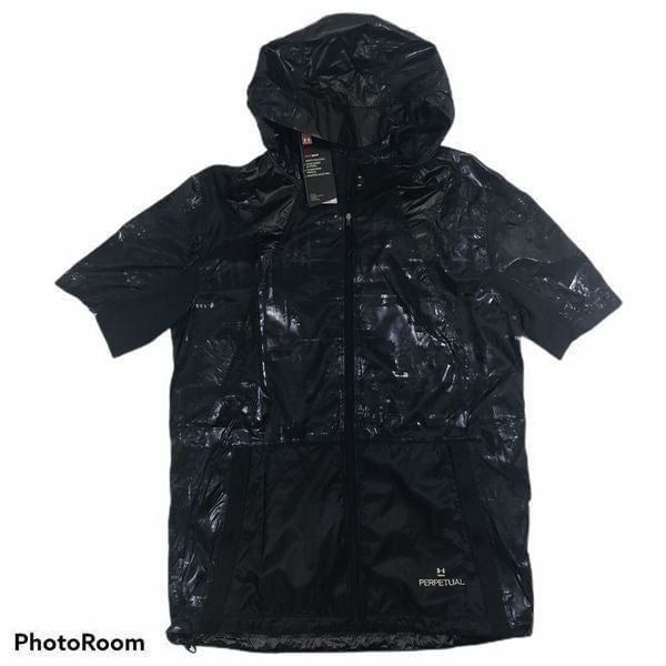 Under Armour Men’s Perpetual Black Windbreaker size Medium