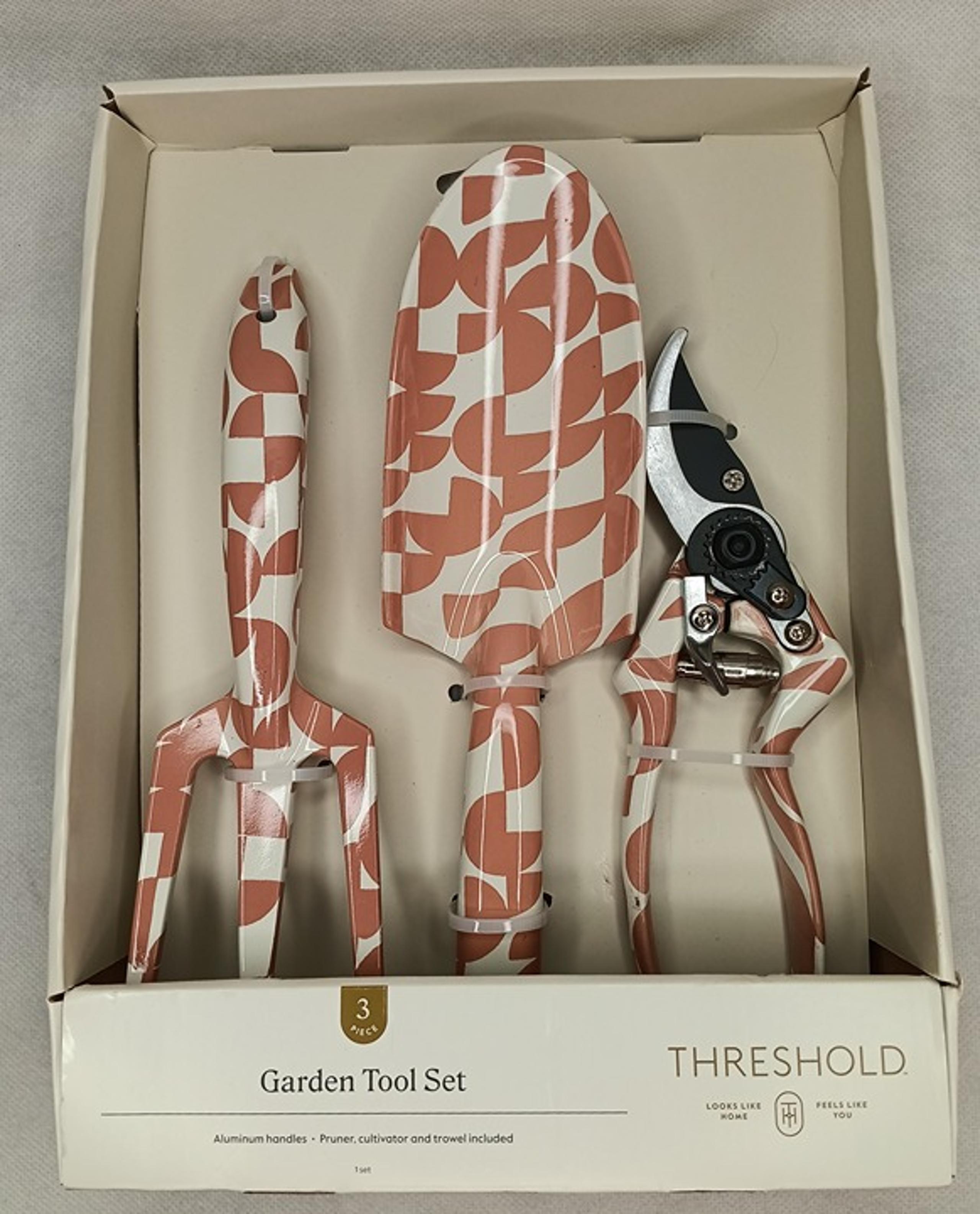 Threshold Aluminum Pruner, Cultivator & Trowel Gardening 3 Piece Gift Set, new,